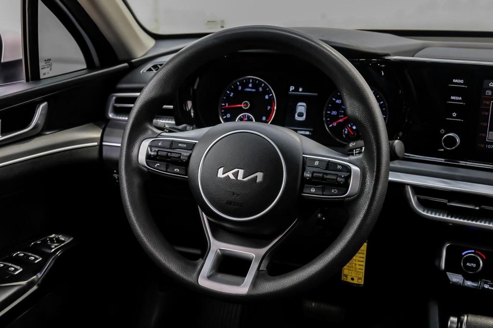 2022 White Pearl /Black Kia K5 LX (5XXG24J2XNG) with an I4 engine, Automatic transmission, located at 15300 Midway Rd., Addison, TX, 75001, (972) 702-0011, 32.958321, -96.838074- Photo#21