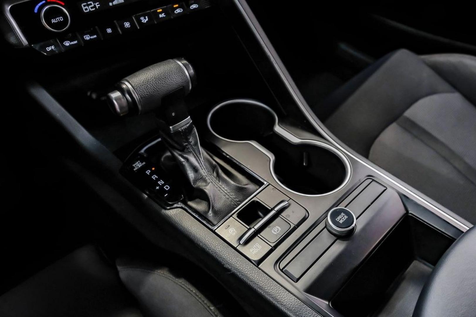 2022 White Pearl /Black Kia K5 LX (5XXG24J2XNG) with an I4 engine, Automatic transmission, located at 15300 Midway Rd., Addison, TX, 75001, (972) 702-0011, 32.958321, -96.838074- Photo#28