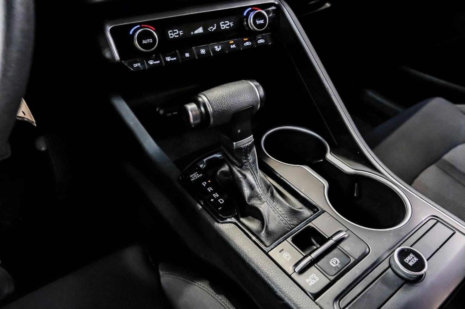 2022 White Pearl /Black Kia K5 LX (5XXG24J2XNG) with an I4 engine, Automatic transmission, located at 15300 Midway Rd., Addison, TX, 75001, (972) 702-0011, 32.958321, -96.838074- Photo#29