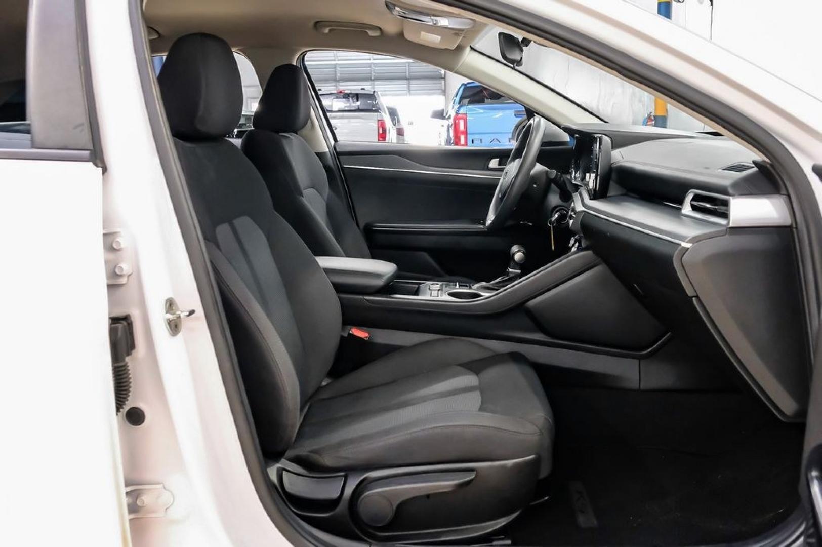2022 White Pearl /Black Kia K5 LX (5XXG24J2XNG) with an I4 engine, Automatic transmission, located at 15300 Midway Rd., Addison, TX, 75001, (972) 702-0011, 32.958321, -96.838074- Photo#39