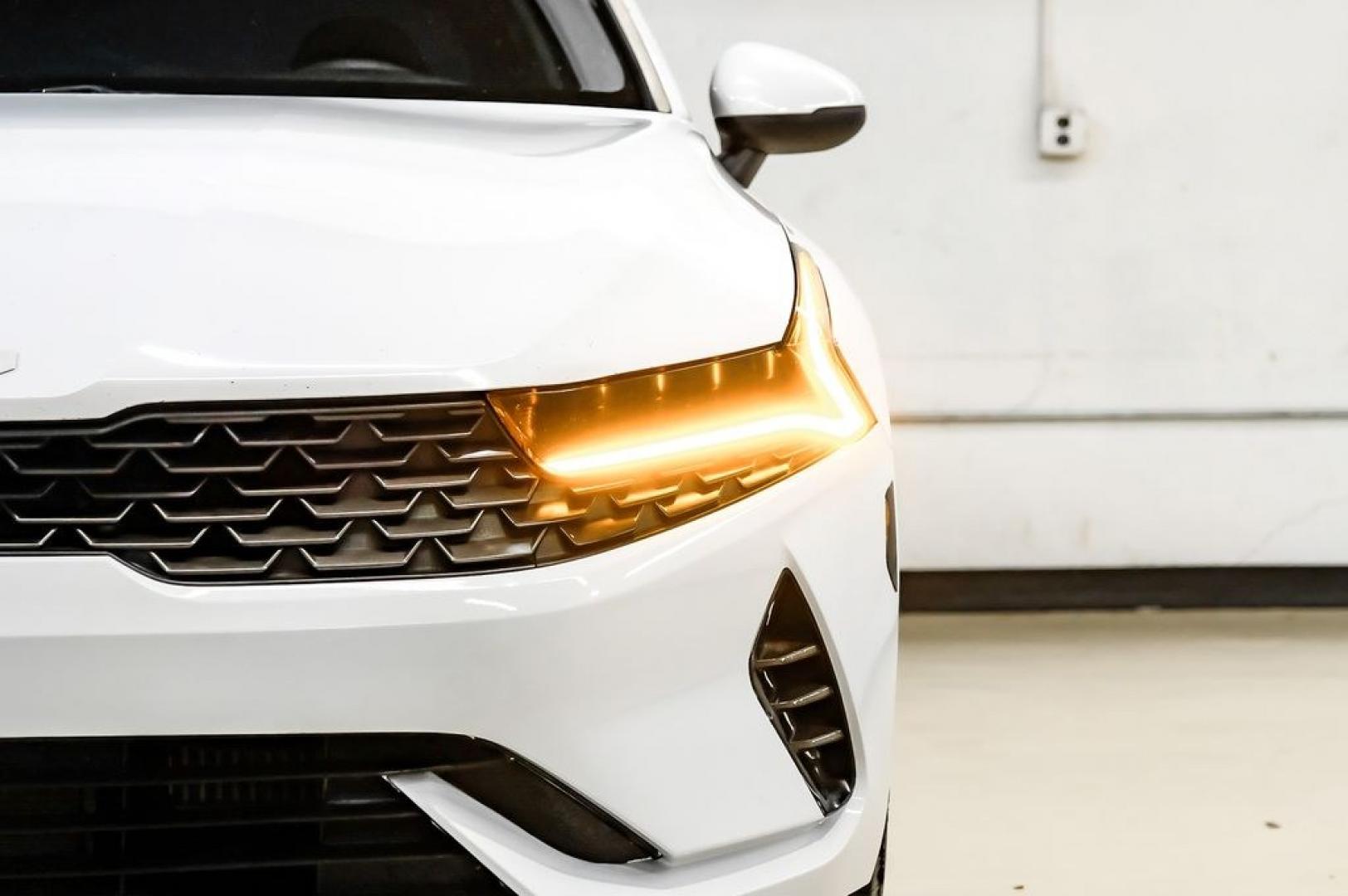 2022 White Pearl /Black Kia K5 LX (5XXG24J2XNG) with an I4 engine, Automatic transmission, located at 15300 Midway Rd., Addison, TX, 75001, (972) 702-0011, 32.958321, -96.838074- Photo#52