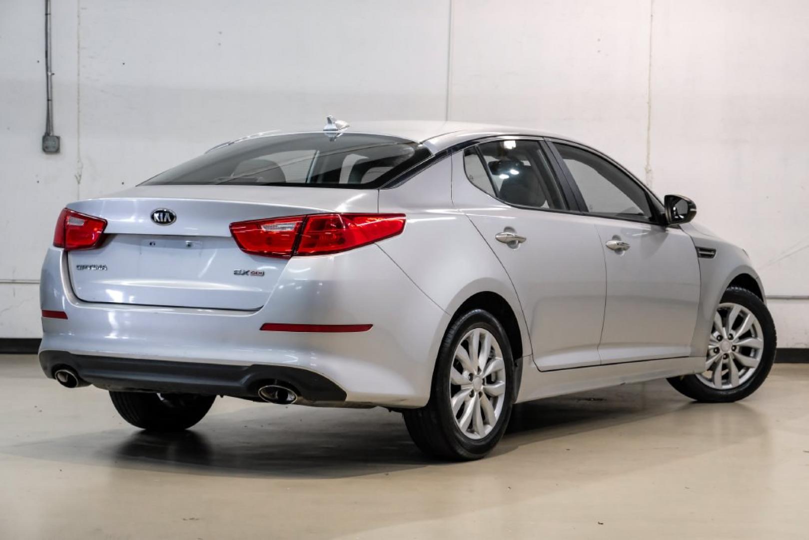2014 Bright Silver /Gray Kia Optima EX (5XXGN4A77EG) with an 2.4L I4 DGI DOHC engine, Automatic transmission, located at 15300 Midway Rd., Addison, TX, 75001, (972) 702-0011, 32.958321, -96.838074- Photo#7