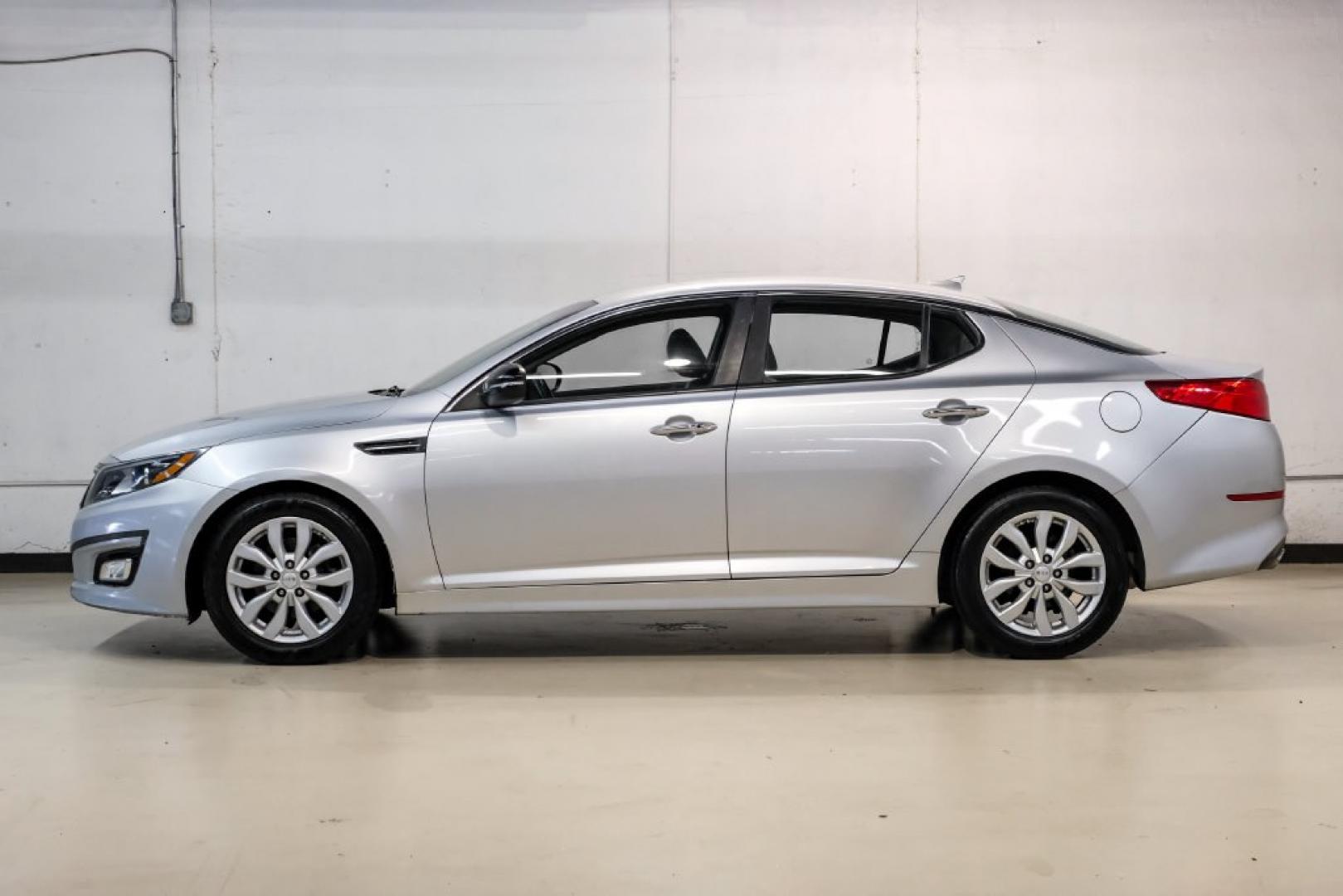 2014 Bright Silver /Gray Kia Optima EX (5XXGN4A77EG) with an 2.4L I4 DGI DOHC engine, Automatic transmission, located at 15300 Midway Rd., Addison, TX, 75001, (972) 702-0011, 32.958321, -96.838074- Photo#10