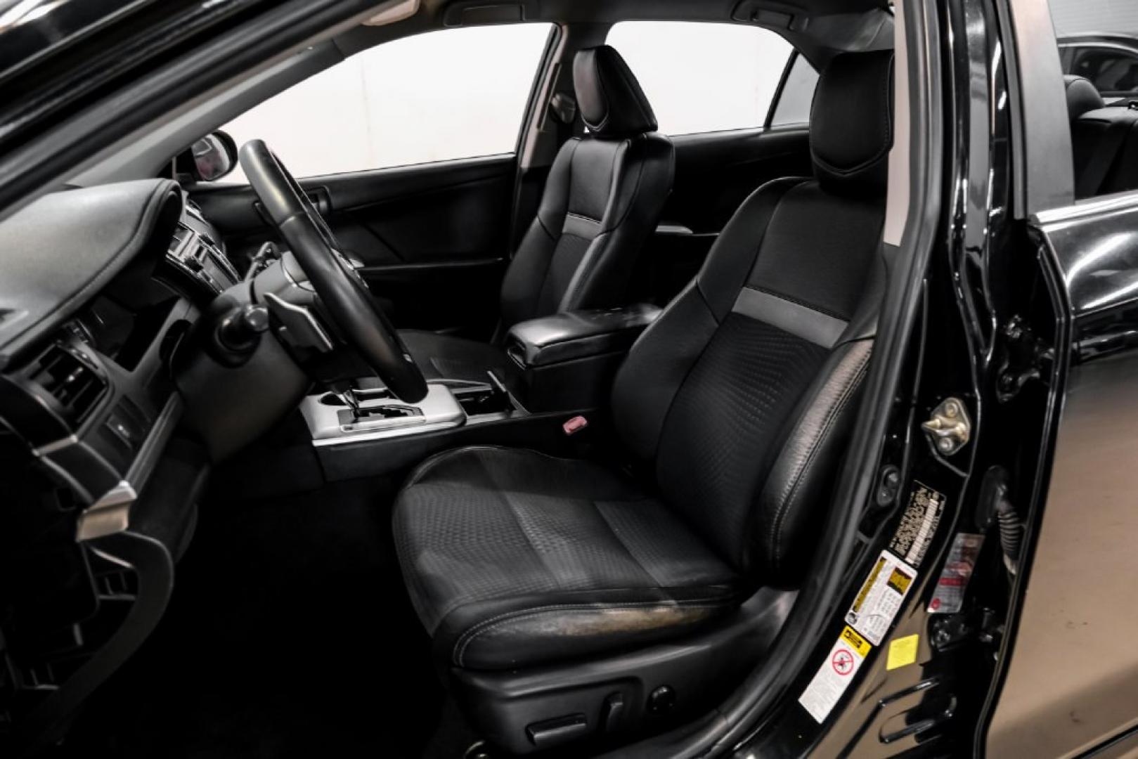 2014 Attitude Black Metallic /Black Toyota Camry SE (4T1BF1FK9EU) with an 2.5L I4 SMPI DOHC engine, Automatic transmission, located at 15300 Midway Rd., Addison, TX, 75001, (972) 702-0011, 32.958321, -96.838074- Photo#3