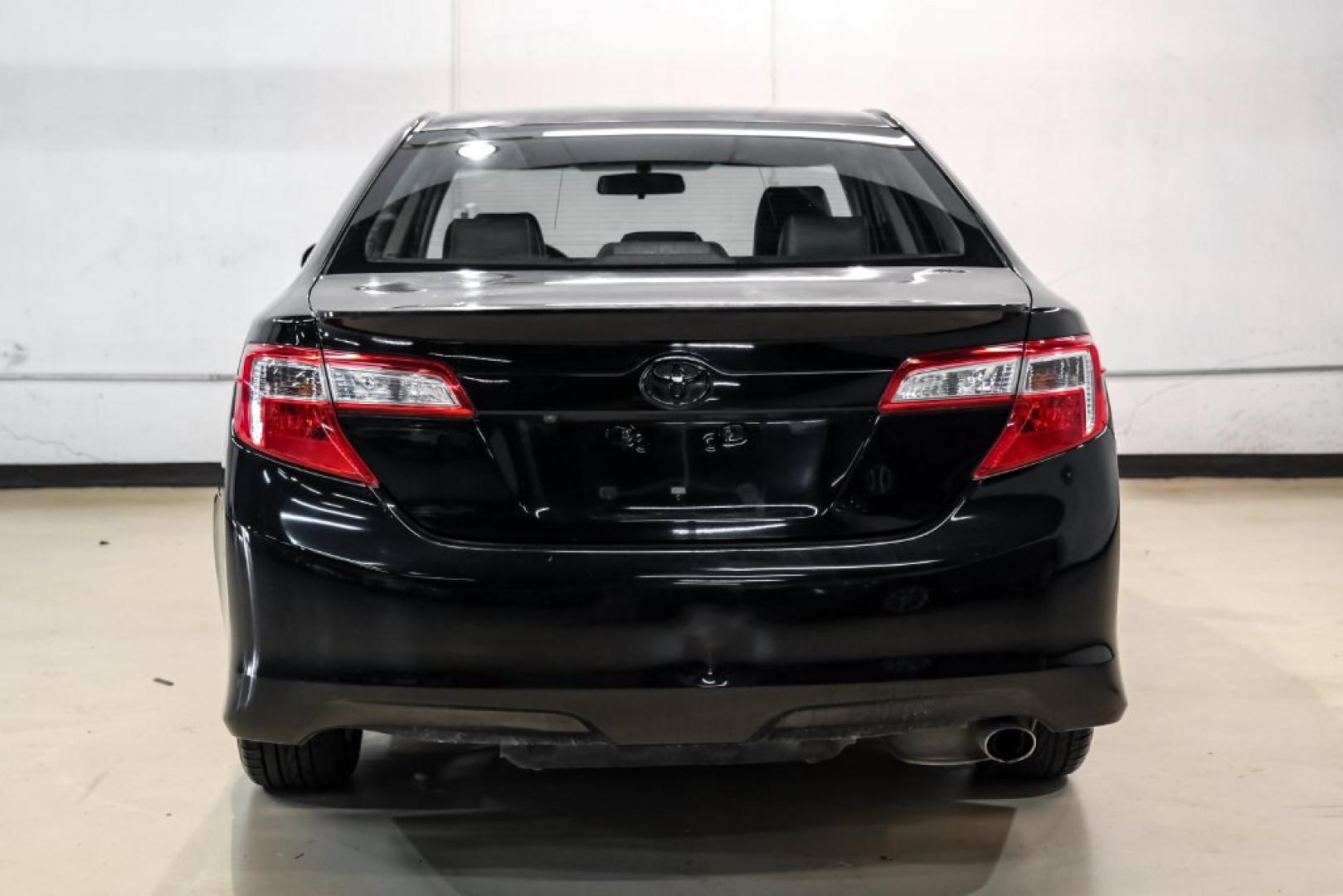 2014 Attitude Black Metallic /Black Toyota Camry SE (4T1BF1FK9EU) with an 2.5L I4 SMPI DOHC engine, Automatic transmission, located at 15300 Midway Rd., Addison, TX, 75001, (972) 702-0011, 32.958321, -96.838074- Photo#8