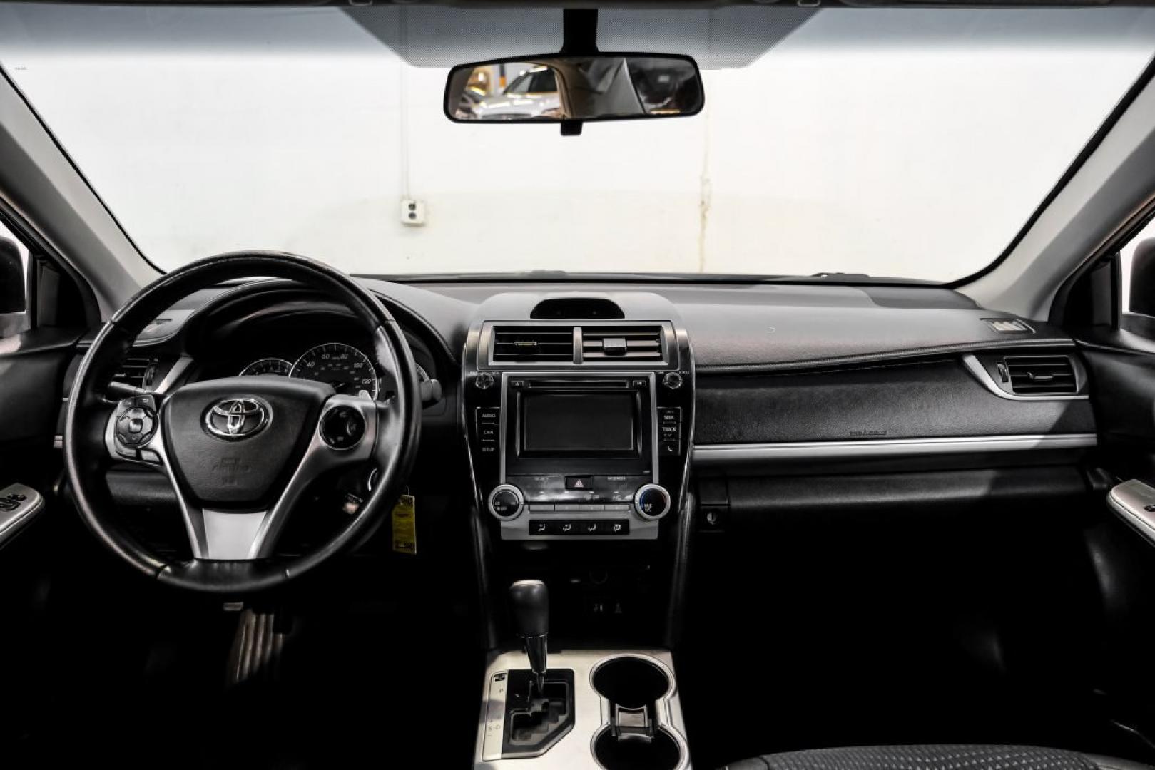 2014 Attitude Black Metallic /Black Toyota Camry SE (4T1BF1FK9EU) with an 2.5L I4 SMPI DOHC engine, Automatic transmission, located at 15300 Midway Rd., Addison, TX, 75001, (972) 702-0011, 32.958321, -96.838074- Photo#12