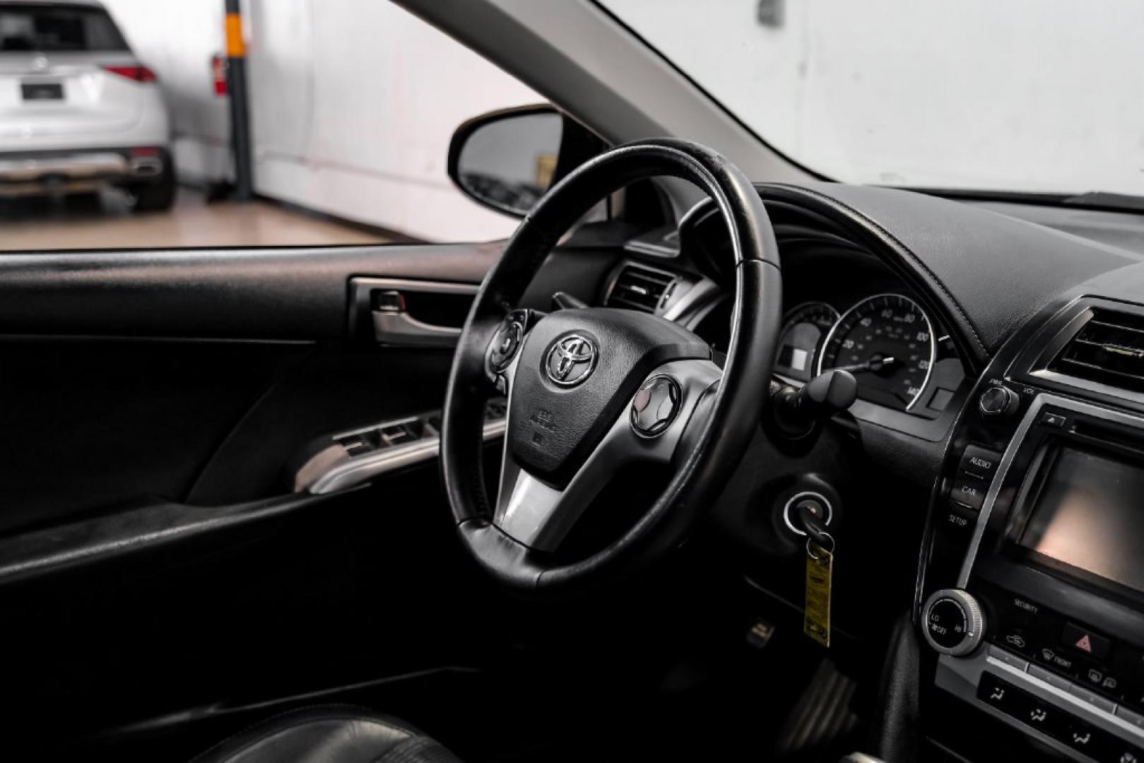 2014 Attitude Black Metallic /Black Toyota Camry SE (4T1BF1FK9EU) with an 2.5L I4 SMPI DOHC engine, Automatic transmission, located at 15300 Midway Rd., Addison, TX, 75001, (972) 702-0011, 32.958321, -96.838074- Photo#13