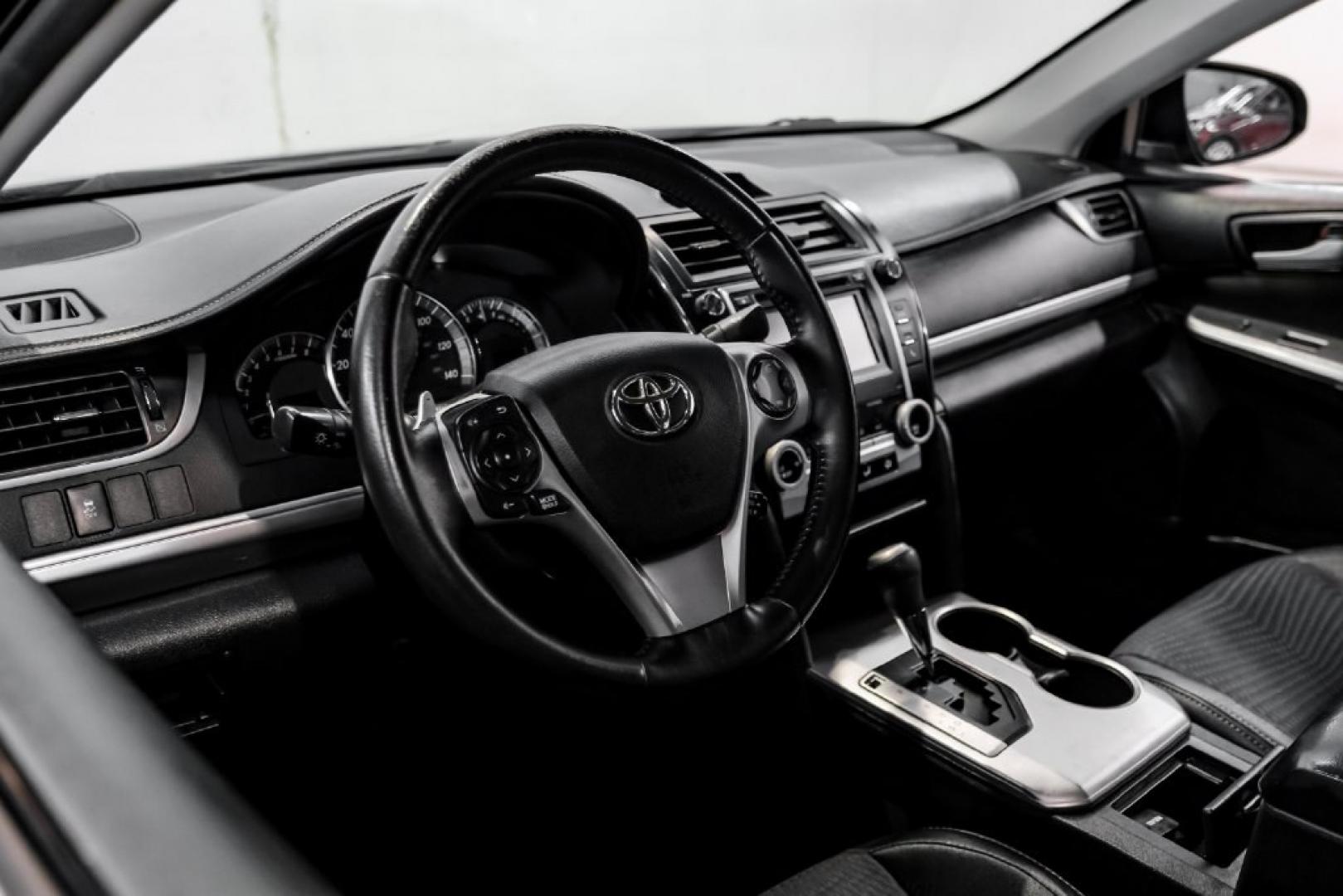 2014 Attitude Black Metallic /Black Toyota Camry SE (4T1BF1FK9EU) with an 2.5L I4 SMPI DOHC engine, Automatic transmission, located at 15300 Midway Rd., Addison, TX, 75001, (972) 702-0011, 32.958321, -96.838074- Photo#14