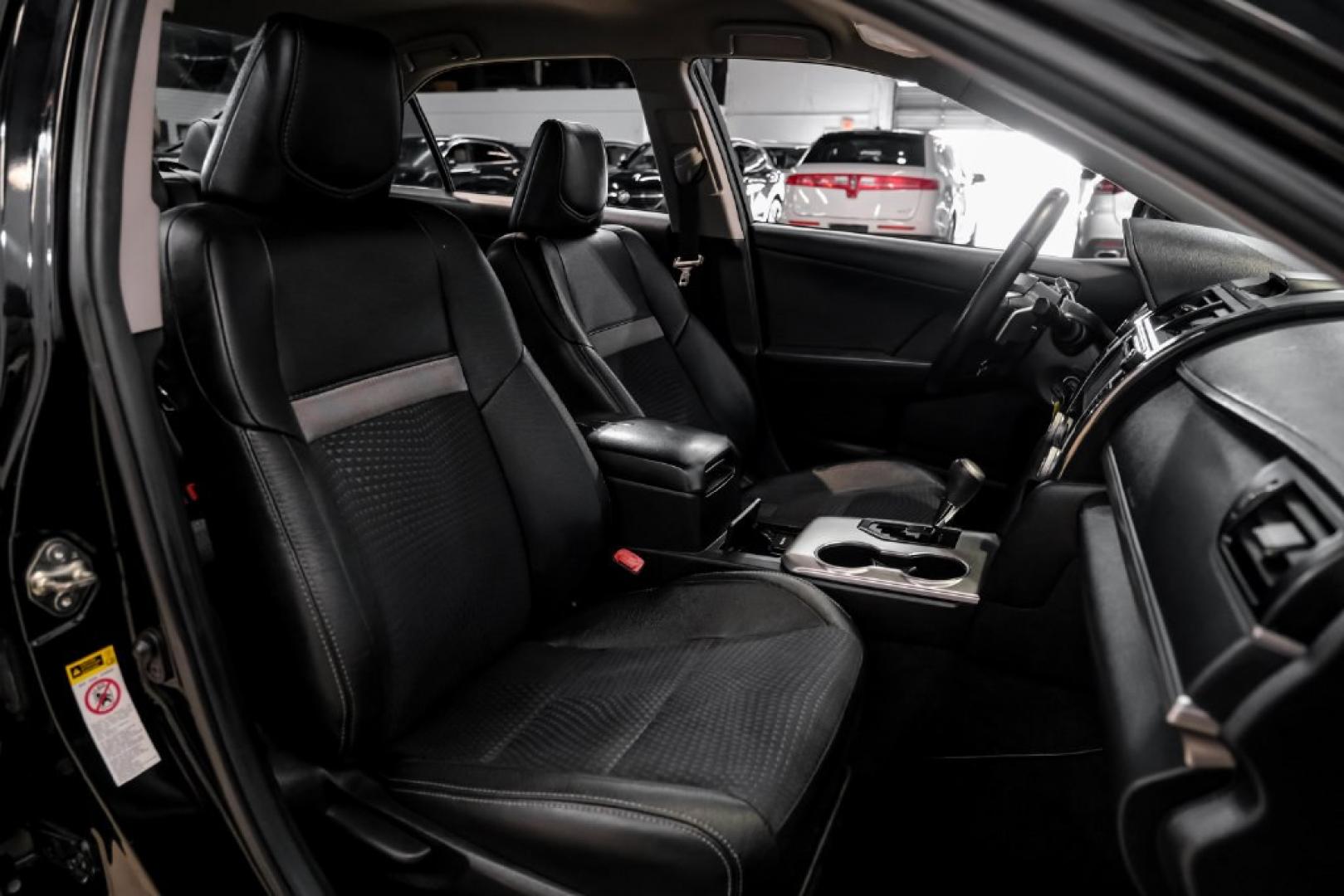 2014 Attitude Black Metallic /Black Toyota Camry SE (4T1BF1FK9EU) with an 2.5L I4 SMPI DOHC engine, Automatic transmission, located at 15300 Midway Rd., Addison, TX, 75001, (972) 702-0011, 32.958321, -96.838074- Photo#28