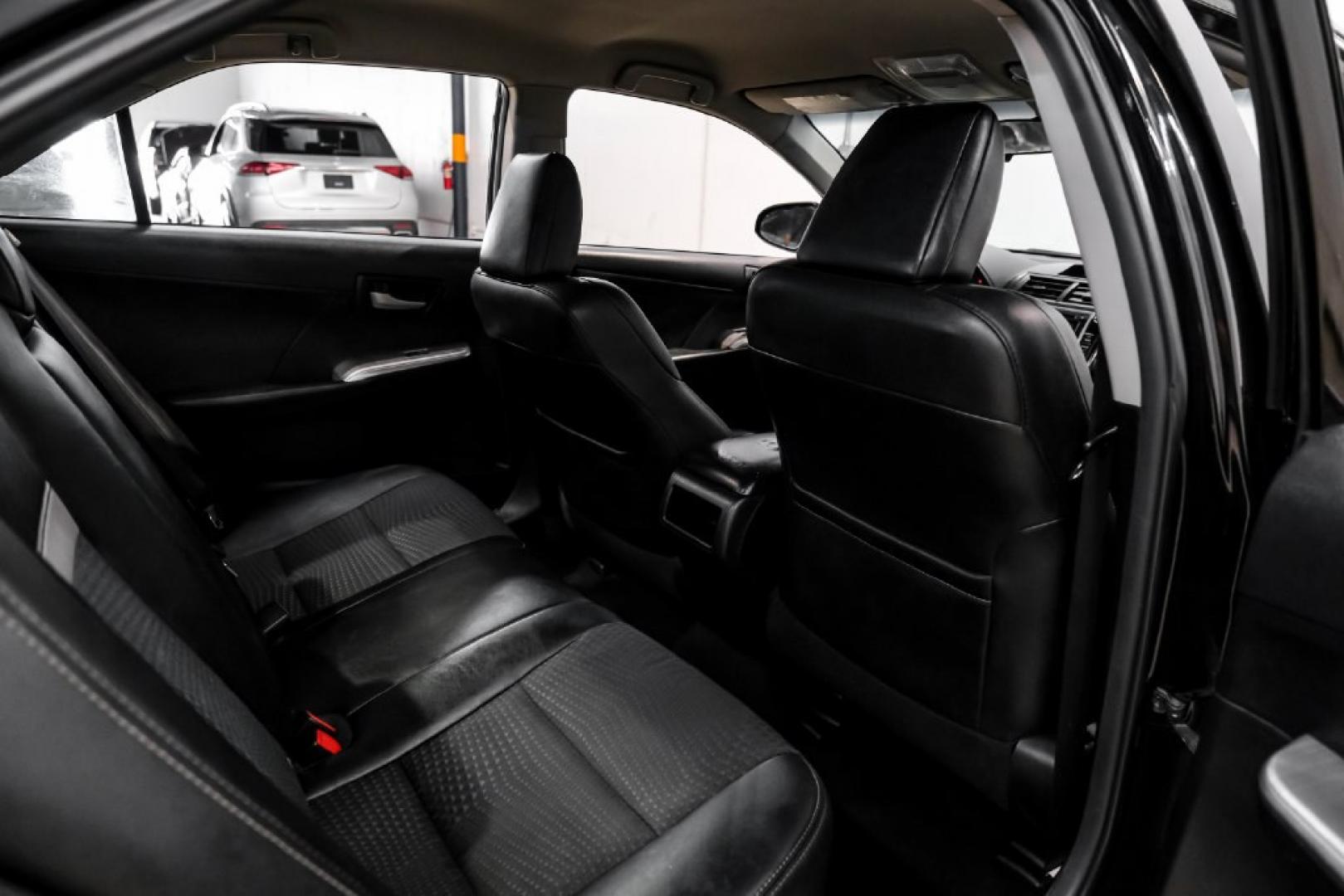 2014 Attitude Black Metallic /Black Toyota Camry SE (4T1BF1FK9EU) with an 2.5L I4 SMPI DOHC engine, Automatic transmission, located at 15300 Midway Rd., Addison, TX, 75001, (972) 702-0011, 32.958321, -96.838074- Photo#30