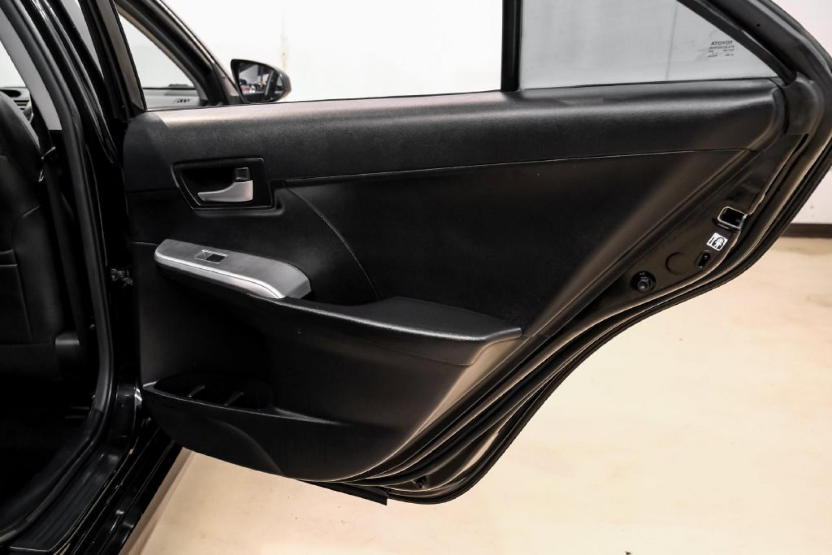 2014 Attitude Black Metallic /Black Toyota Camry SE (4T1BF1FK9EU) with an 2.5L I4 SMPI DOHC engine, Automatic transmission, located at 15300 Midway Rd., Addison, TX, 75001, (972) 702-0011, 32.958321, -96.838074- Photo#38