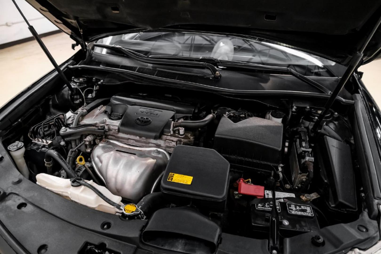 2014 Attitude Black Metallic /Black Toyota Camry SE (4T1BF1FK9EU) with an 2.5L I4 SMPI DOHC engine, Automatic transmission, located at 15300 Midway Rd., Addison, TX, 75001, (972) 702-0011, 32.958321, -96.838074- Photo#41
