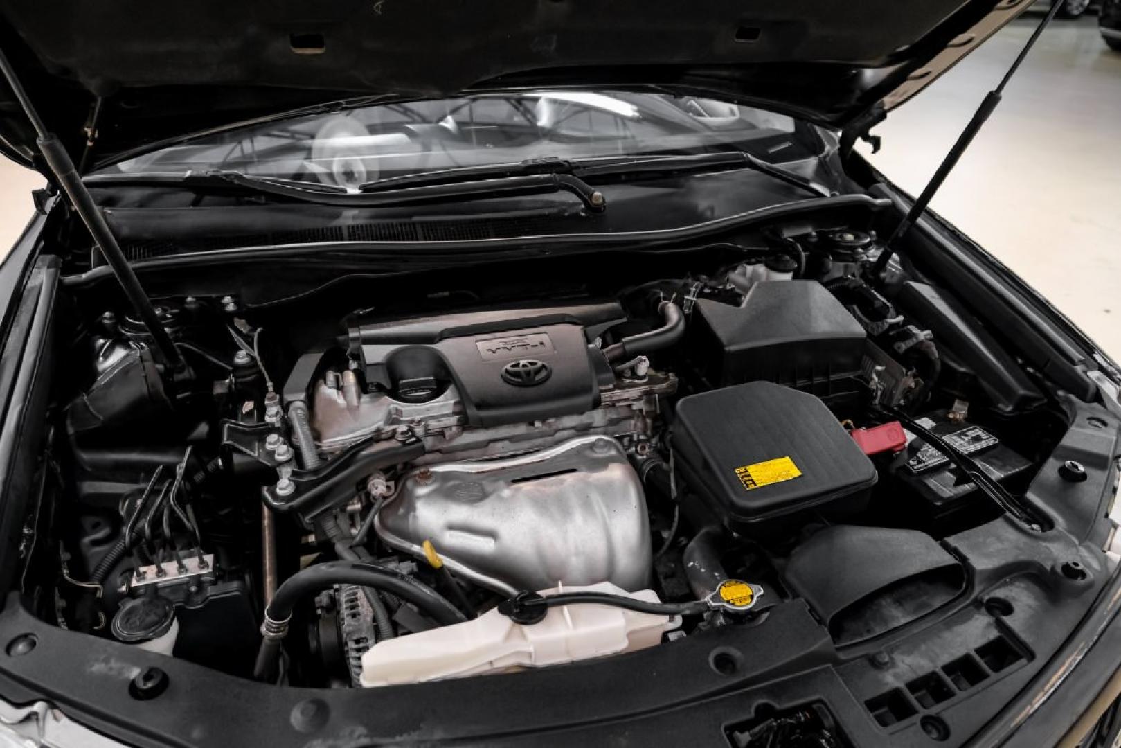2014 Attitude Black Metallic /Black Toyota Camry SE (4T1BF1FK9EU) with an 2.5L I4 SMPI DOHC engine, Automatic transmission, located at 15300 Midway Rd., Addison, TX, 75001, (972) 702-0011, 32.958321, -96.838074- Photo#43