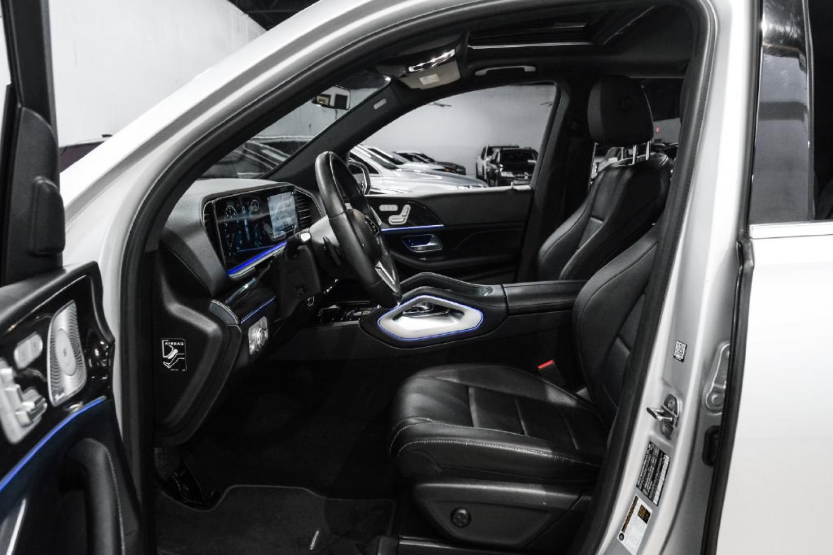 2020 Iridium Silver Metallic /Black Mercedes-Benz GLE GLE 350 (4JGFB4JB3LA) with an 2.0L I4 Turbocharged engine, Automatic transmission, located at 15300 Midway Rd., Addison, TX, 75001, (972) 702-0011, 32.958321, -96.838074- Photo#3