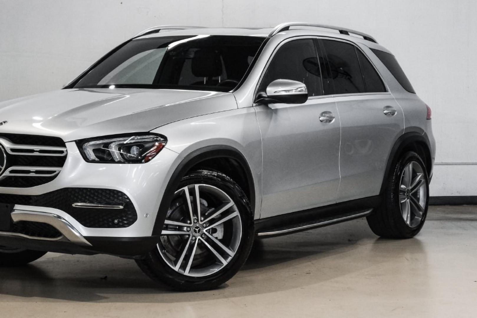 2020 Iridium Silver Metallic /Black Mercedes-Benz GLE GLE 350 (4JGFB4JB3LA) with an 2.0L I4 Turbocharged engine, Automatic transmission, located at 15300 Midway Rd., Addison, TX, 75001, (972) 702-0011, 32.958321, -96.838074- Photo#6
