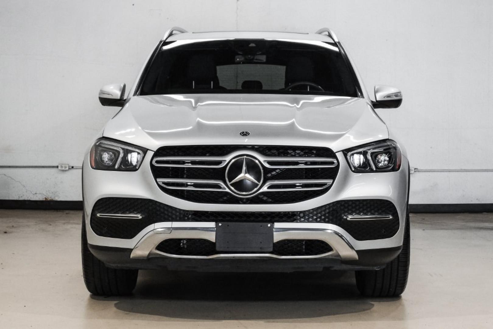 2020 Iridium Silver Metallic /Black Mercedes-Benz GLE GLE 350 (4JGFB4JB3LA) with an 2.0L I4 Turbocharged engine, Automatic transmission, located at 15300 Midway Rd., Addison, TX, 75001, (972) 702-0011, 32.958321, -96.838074- Photo#7