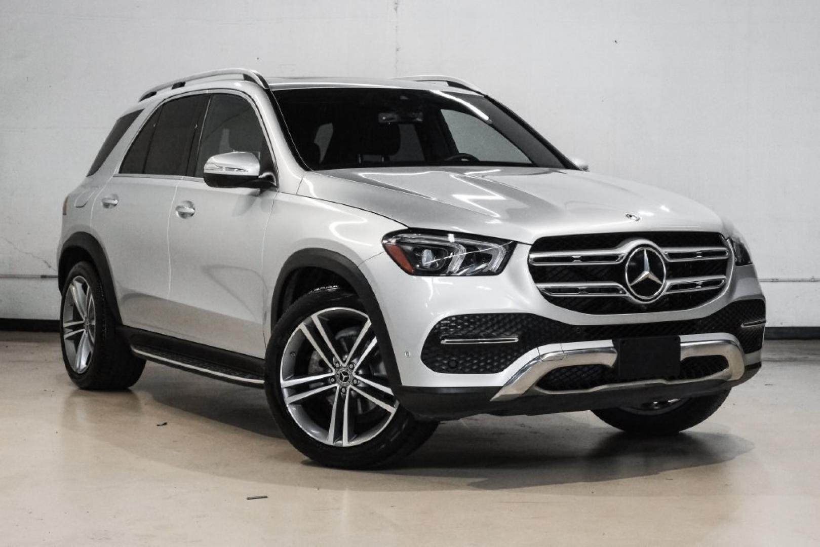 2020 Iridium Silver Metallic /Black Mercedes-Benz GLE GLE 350 (4JGFB4JB3LA) with an 2.0L I4 Turbocharged engine, Automatic transmission, located at 15300 Midway Rd., Addison, TX, 75001, (972) 702-0011, 32.958321, -96.838074- Photo#8
