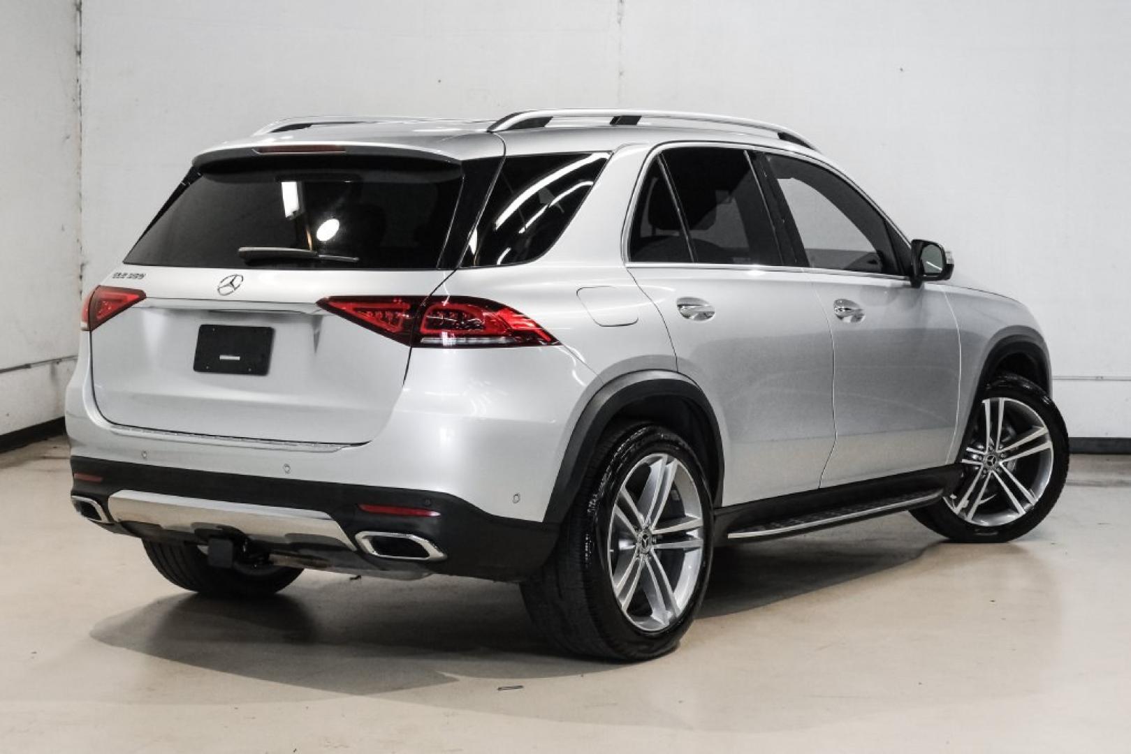 2020 Iridium Silver Metallic /Black Mercedes-Benz GLE GLE 350 (4JGFB4JB3LA) with an 2.0L I4 Turbocharged engine, Automatic transmission, located at 15300 Midway Rd., Addison, TX, 75001, (972) 702-0011, 32.958321, -96.838074- Photo#10