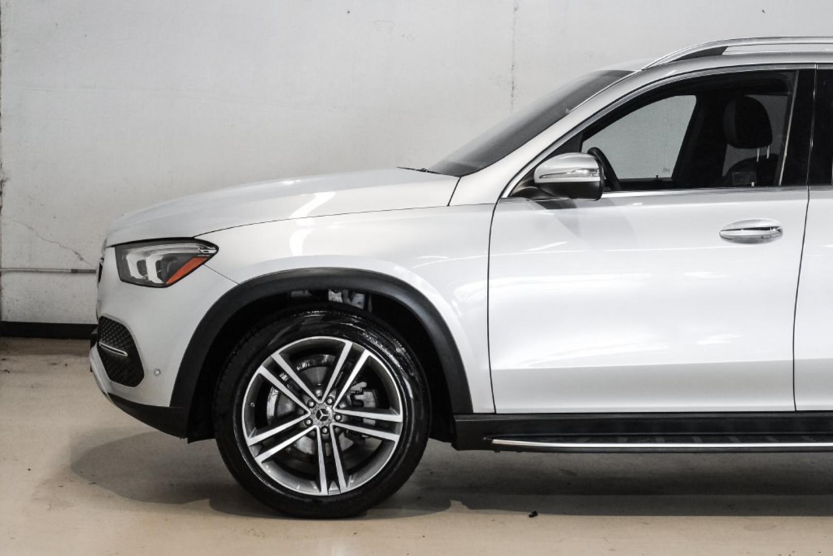 2020 Iridium Silver Metallic /Black Mercedes-Benz GLE GLE 350 (4JGFB4JB3LA) with an 2.0L I4 Turbocharged engine, Automatic transmission, located at 15300 Midway Rd., Addison, TX, 75001, (972) 702-0011, 32.958321, -96.838074- Photo#16