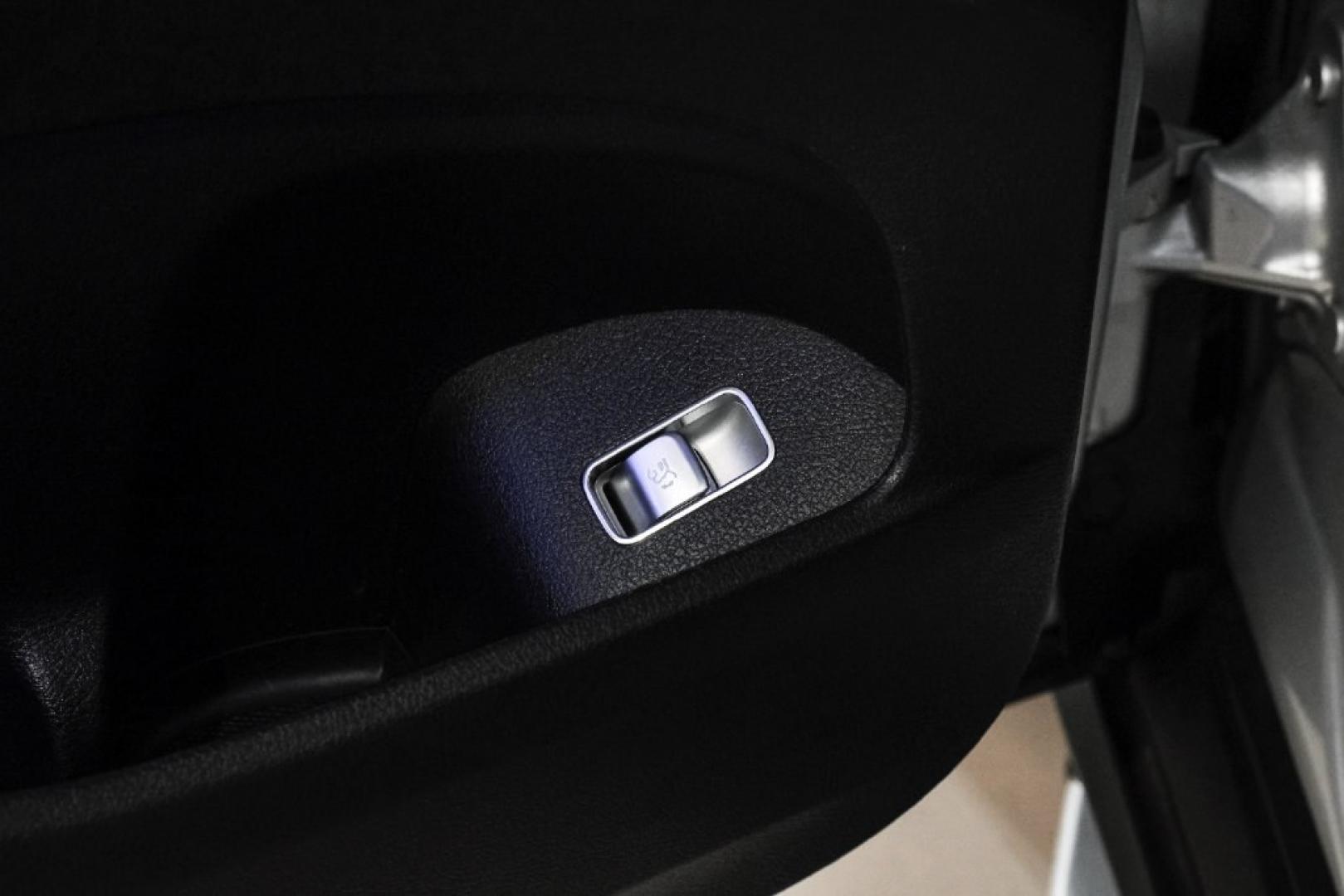 2020 Iridium Silver Metallic /Black Mercedes-Benz GLE GLE 350 (4JGFB4JB3LA) with an 2.0L I4 Turbocharged engine, Automatic transmission, located at 15300 Midway Rd., Addison, TX, 75001, (972) 702-0011, 32.958321, -96.838074- Photo#43