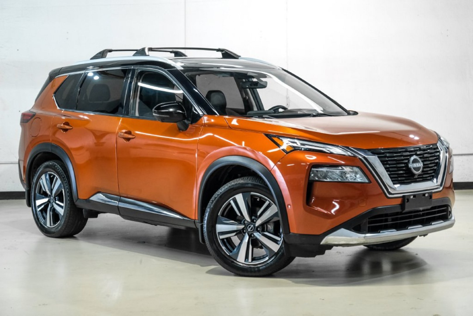 2023 Super Black /Charcoal Nissan Rogue Platinum (JN8BT3DD8PW) with an 1.5L I3 Turbocharged DOHC 12V LEV3-ULEV50 201hp engine, CVT transmission, located at 15300 Midway Rd., Addison, TX, 75001, (972) 702-0011, 32.958321, -96.838074- Photo#6