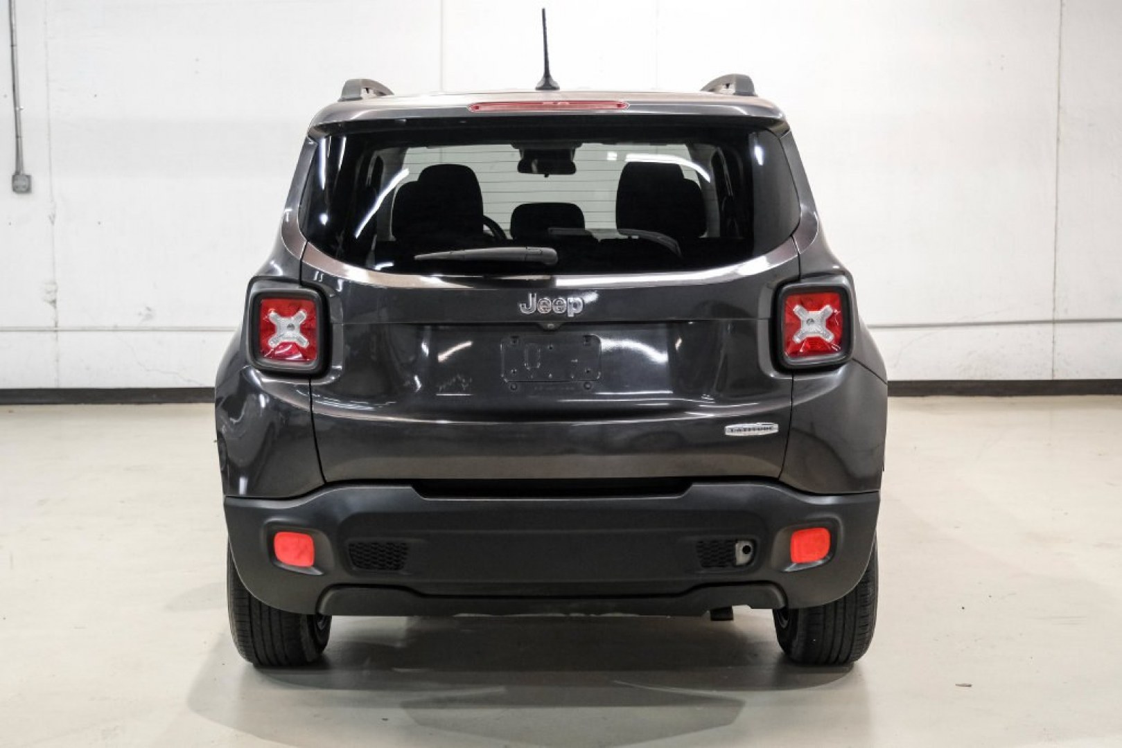 2017 Crystal Metallic /Black Jeep Renegade Latitude (ZACCJBBB1HP) with an 2.4L I4 MultiAir engine, Automatic transmission, located at 15300 Midway Rd., Addison, TX, 75001, (972) 702-0011, 32.958321, -96.838074- Photo#8