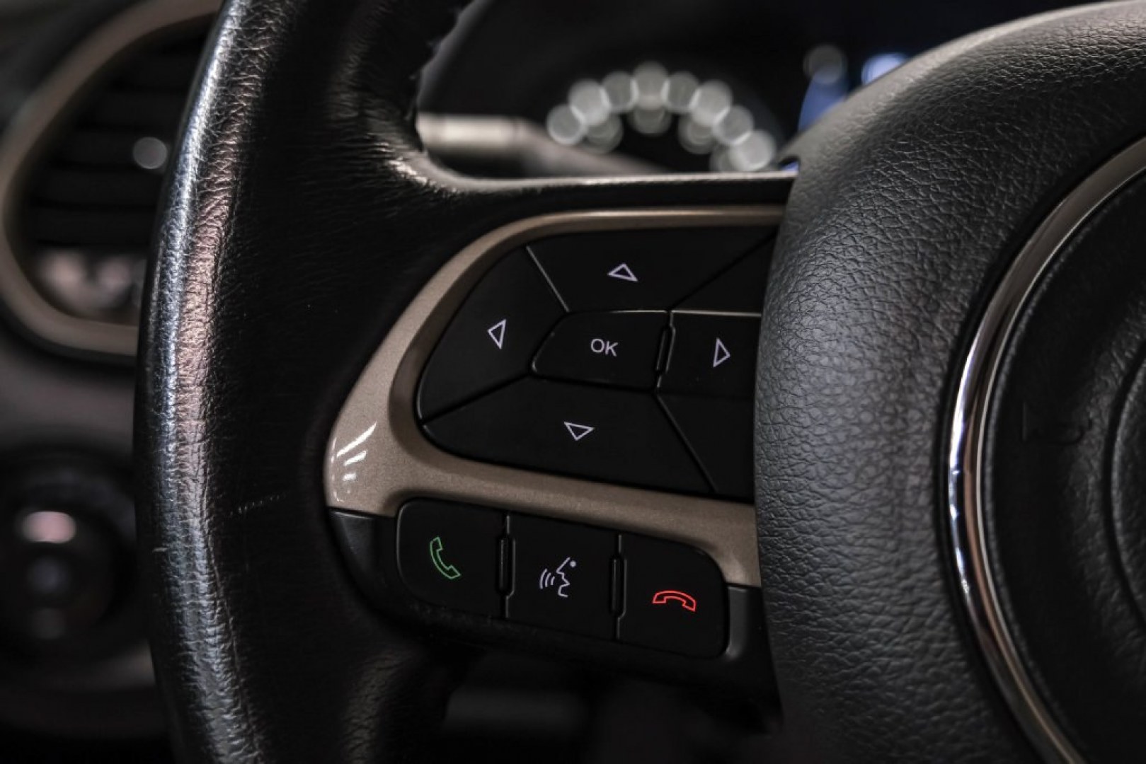 2017 Crystal Metallic /Black Jeep Renegade Latitude (ZACCJBBB1HP) with an 2.4L I4 MultiAir engine, Automatic transmission, located at 15300 Midway Rd., Addison, TX, 75001, (972) 702-0011, 32.958321, -96.838074- Photo#15