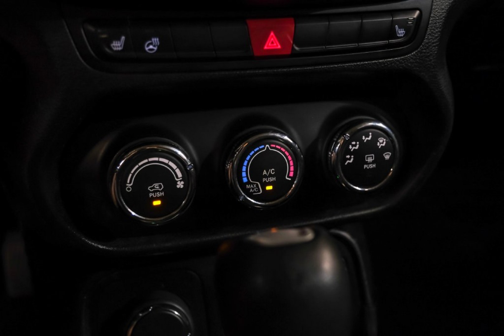 2017 Crystal Metallic /Black Jeep Renegade Latitude (ZACCJBBB1HP) with an 2.4L I4 MultiAir engine, Automatic transmission, located at 15300 Midway Rd., Addison, TX, 75001, (972) 702-0011, 32.958321, -96.838074- Photo#24
