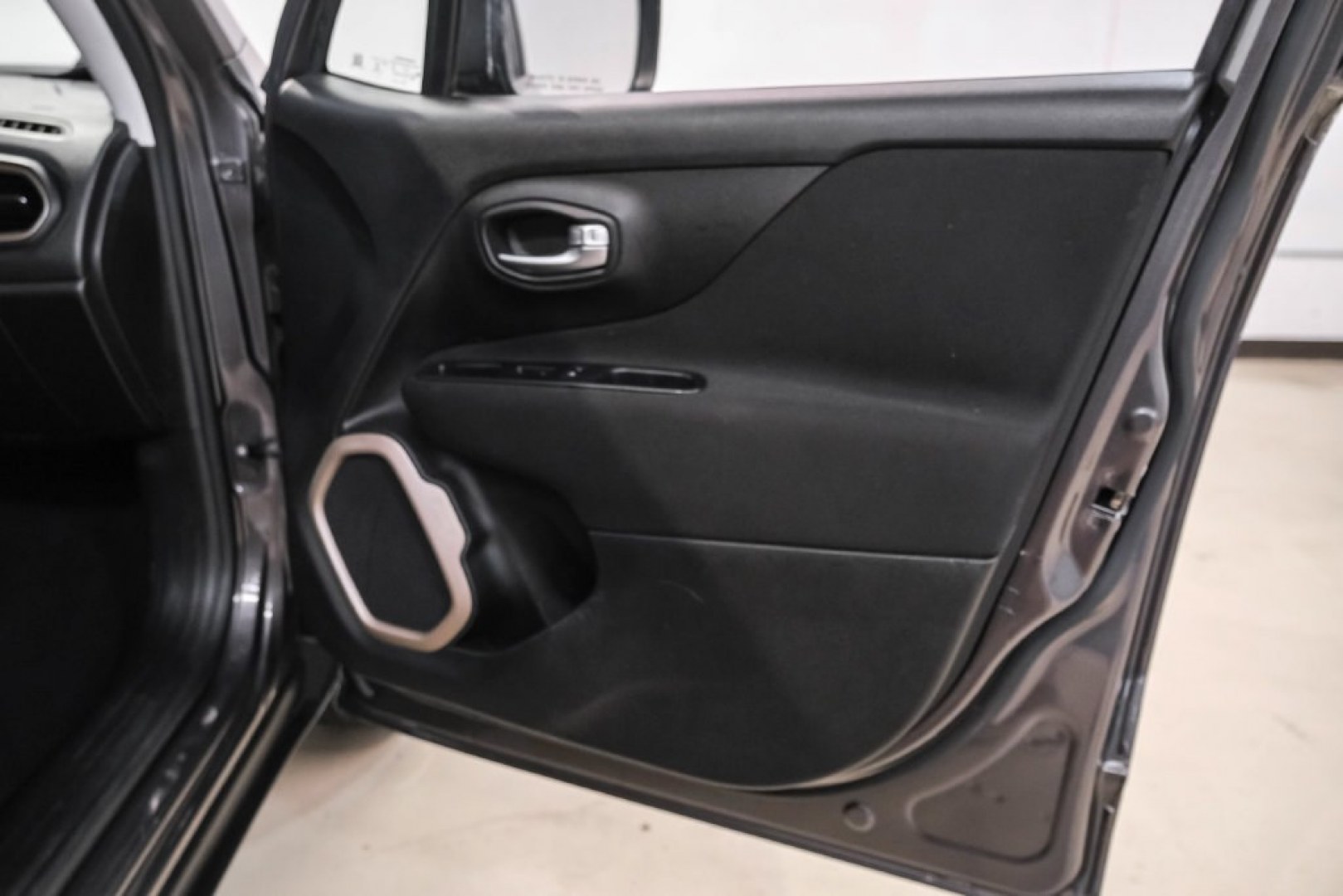 2017 Crystal Metallic /Black Jeep Renegade Latitude (ZACCJBBB1HP) with an 2.4L I4 MultiAir engine, Automatic transmission, located at 15300 Midway Rd., Addison, TX, 75001, (972) 702-0011, 32.958321, -96.838074- Photo#39