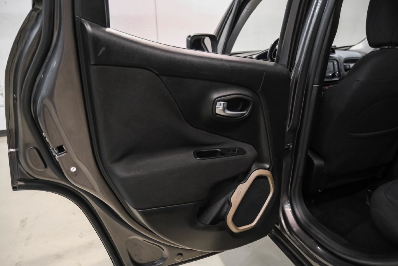 2017 Crystal Metallic /Black Jeep Renegade Latitude (ZACCJBBB1HP) with an 2.4L I4 MultiAir engine, Automatic transmission, located at 15300 Midway Rd., Addison, TX, 75001, (972) 702-0011, 32.958321, -96.838074- Photo#40