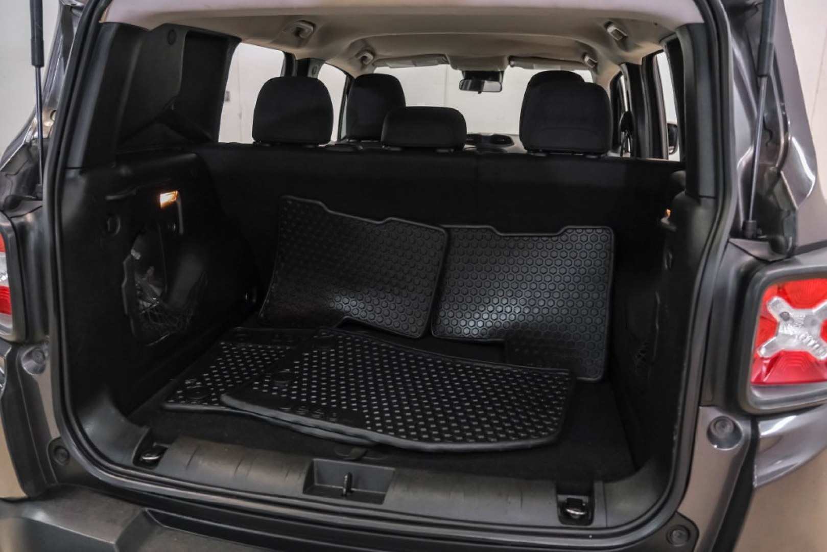 2017 Crystal Metallic /Black Jeep Renegade Latitude (ZACCJBBB1HP) with an 2.4L I4 MultiAir engine, Automatic transmission, located at 15300 Midway Rd., Addison, TX, 75001, (972) 702-0011, 32.958321, -96.838074- Photo#45