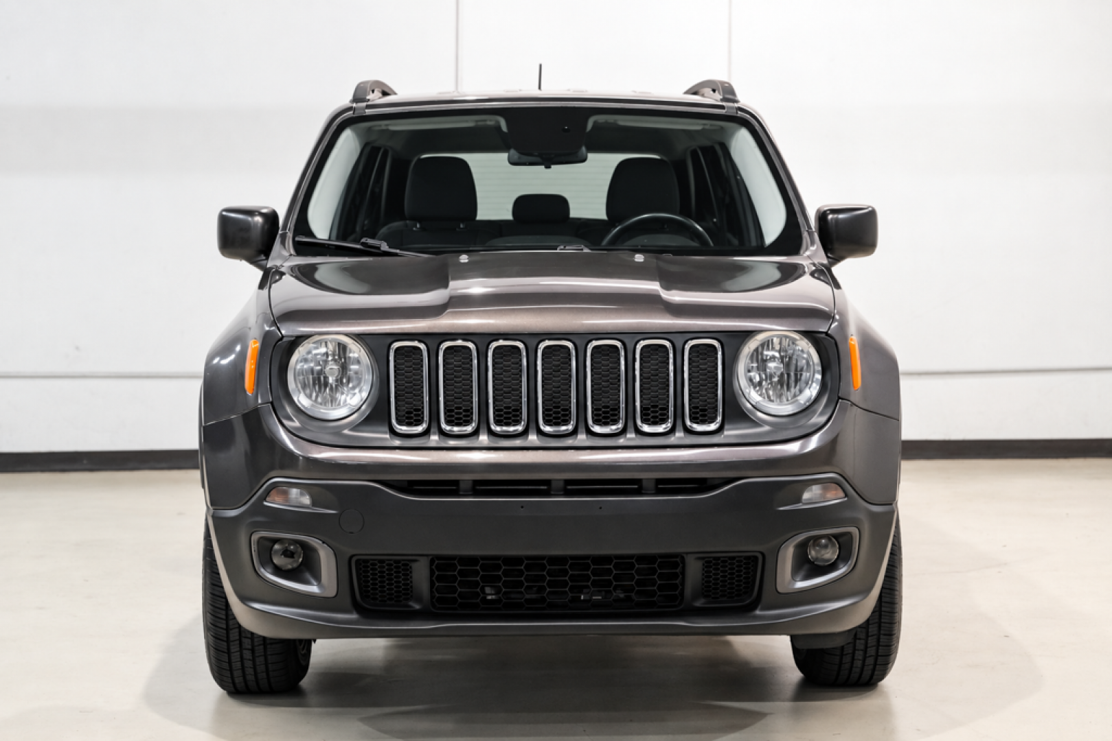 2017 Crystal Metallic /Black Jeep Renegade Latitude (ZACCJBBB1HP) with an 2.4L I4 MultiAir engine, Automatic transmission, located at 15300 Midway Rd., Addison, TX, 75001, (972) 702-0011, 32.958321, -96.838074- Photo#4