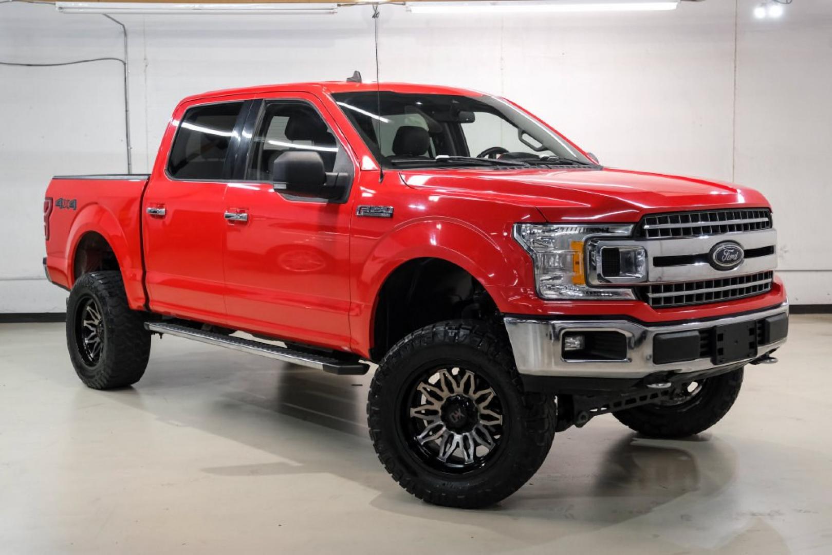 2019 Race Red /Medium Earth Gray Ford F-150 XLT (1FTEW1E56KF) with an 5.0L V8 engine, Automatic transmission, located at 15300 Midway Rd., Addison, TX, 75001, (972) 702-0011, 32.958321, -96.838074- Photo#5