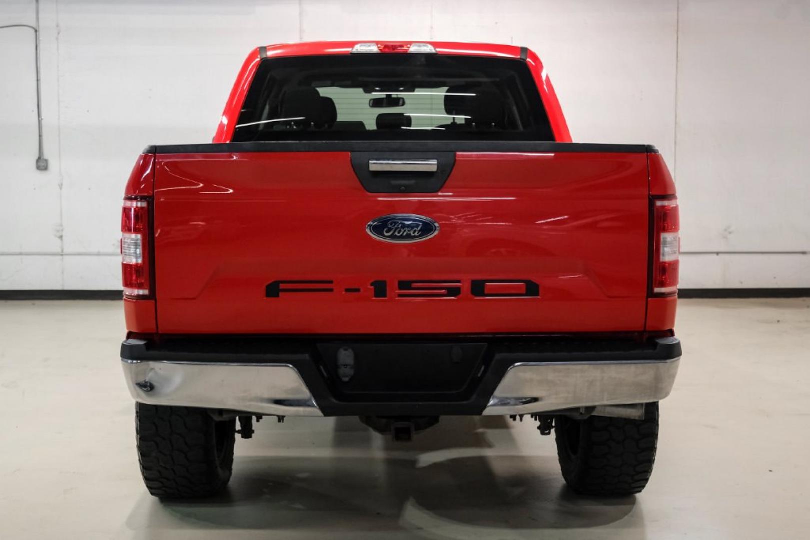 2019 Race Red /Medium Earth Gray Ford F-150 XLT (1FTEW1E56KF) with an 5.0L V8 engine, Automatic transmission, located at 15300 Midway Rd., Addison, TX, 75001, (972) 702-0011, 32.958321, -96.838074- Photo#8