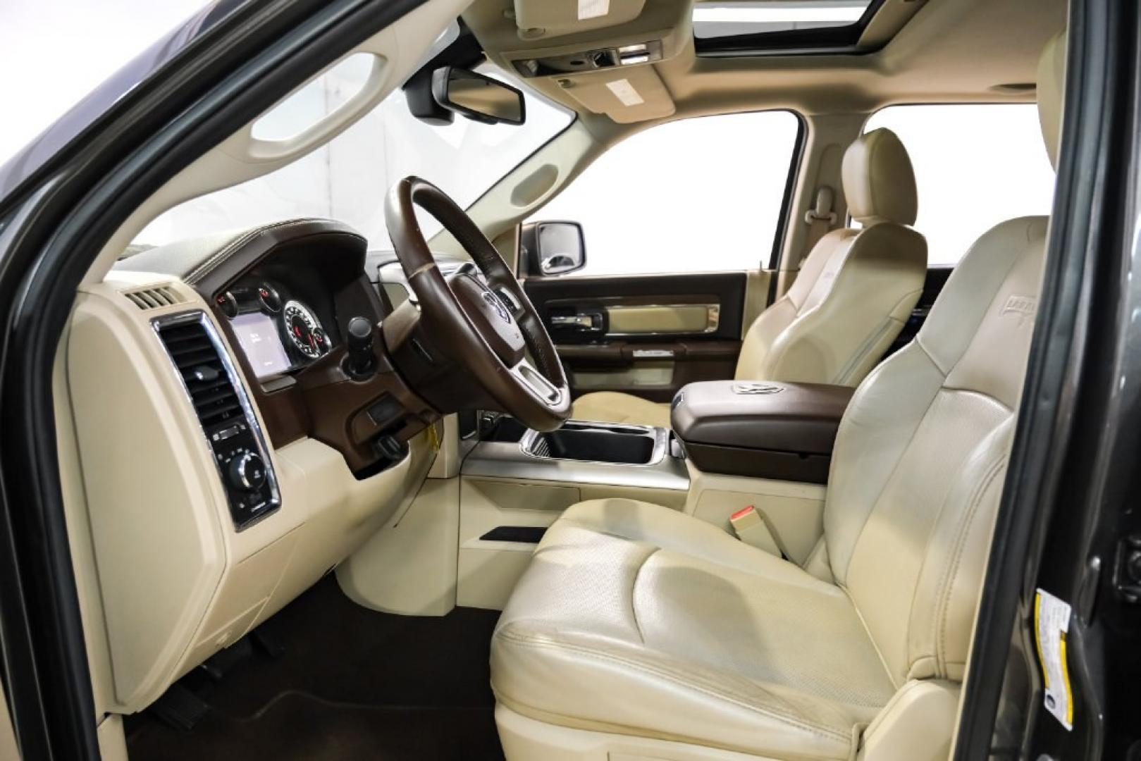 2016 Crystal Metallic /Lt Frost Beige/Brown Ram 2500 Laramie (3C6UR4NJ8GG) with an 6.4L Heavy Duty V8 HEMI w/MDS engine, Automatic transmission, located at 15300 Midway Rd., Addison, TX, 75001, (972) 702-0011, 32.958321, -96.838074- Photo#3