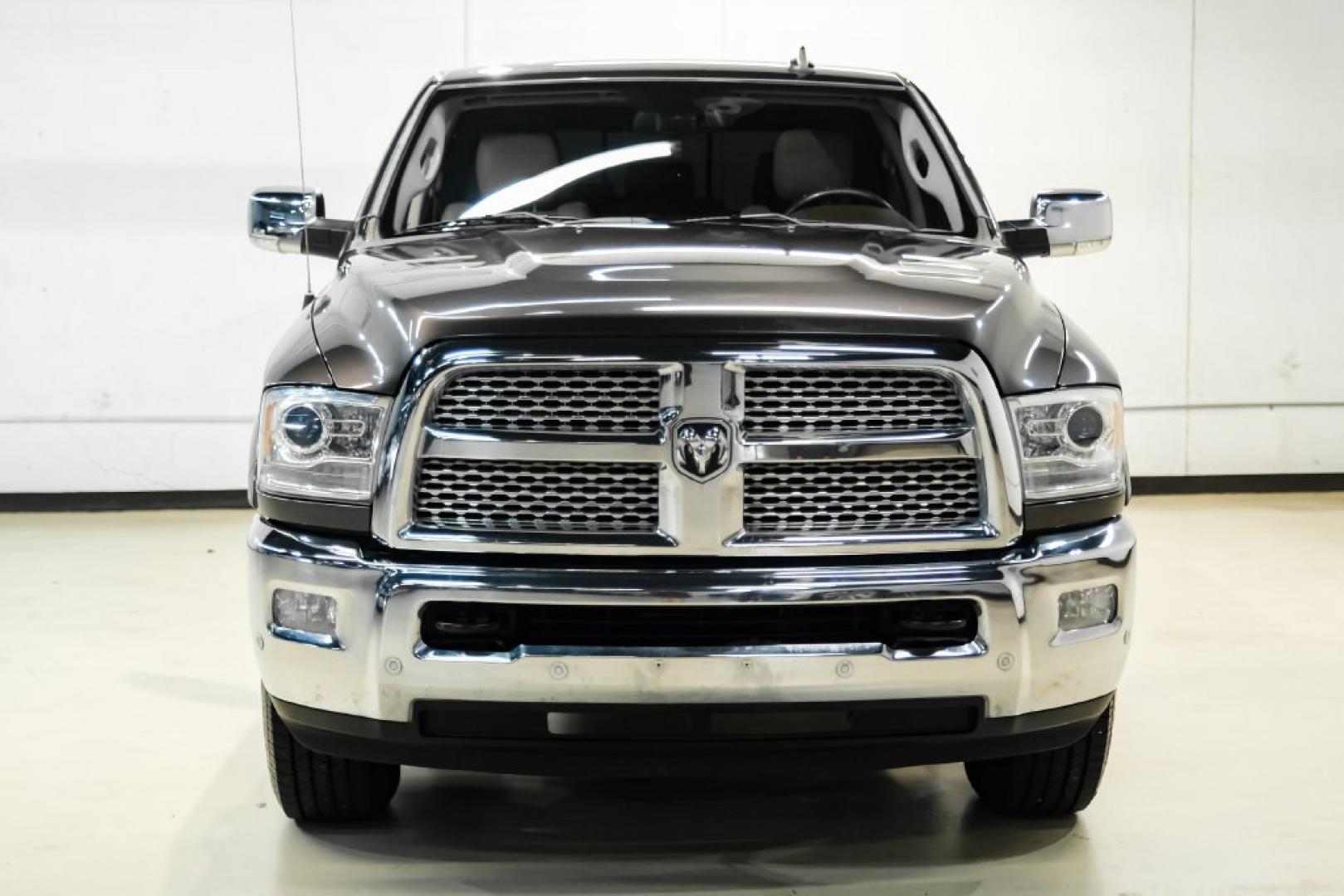 2016 Crystal Metallic /Lt Frost Beige/Brown Ram 2500 Laramie (3C6UR4NJ8GG) with an 6.4L Heavy Duty V8 HEMI w/MDS engine, Automatic transmission, located at 15300 Midway Rd., Addison, TX, 75001, (972) 702-0011, 32.958321, -96.838074- Photo#5