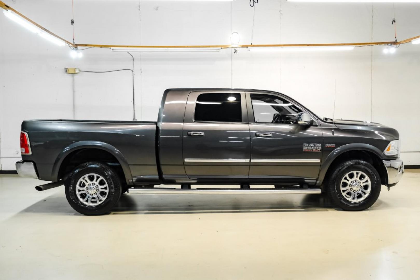 2016 Crystal Metallic /Lt Frost Beige/Brown Ram 2500 Laramie (3C6UR4NJ8GG) with an 6.4L Heavy Duty V8 HEMI w/MDS engine, Automatic transmission, located at 15300 Midway Rd., Addison, TX, 75001, (972) 702-0011, 32.958321, -96.838074- Photo#7