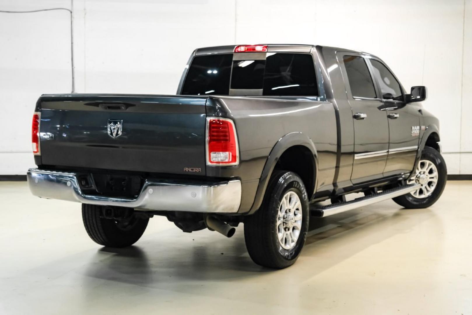 2016 Crystal Metallic /Lt Frost Beige/Brown Ram 2500 Laramie (3C6UR4NJ8GG) with an 6.4L Heavy Duty V8 HEMI w/MDS engine, Automatic transmission, located at 15300 Midway Rd., Addison, TX, 75001, (972) 702-0011, 32.958321, -96.838074- Photo#8