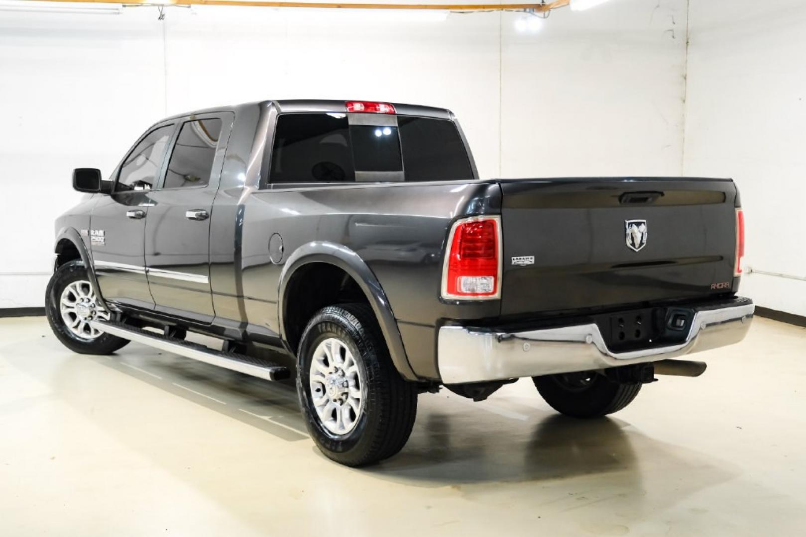 2016 Crystal Metallic /Lt Frost Beige/Brown Ram 2500 Laramie (3C6UR4NJ8GG) with an 6.4L Heavy Duty V8 HEMI w/MDS engine, Automatic transmission, located at 15300 Midway Rd., Addison, TX, 75001, (972) 702-0011, 32.958321, -96.838074- Photo#10