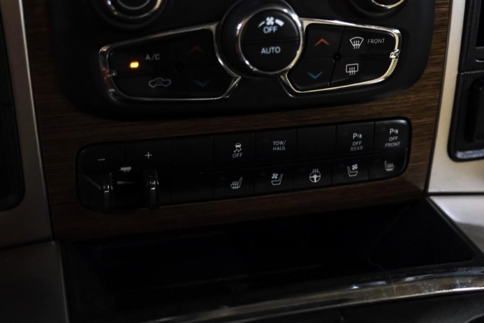 2016 Crystal Metallic /Lt Frost Beige/Brown Ram 2500 Laramie (3C6UR4NJ8GG) with an 6.4L Heavy Duty V8 HEMI w/MDS engine, Automatic transmission, located at 15300 Midway Rd., Addison, TX, 75001, (972) 702-0011, 32.958321, -96.838074- Photo#25