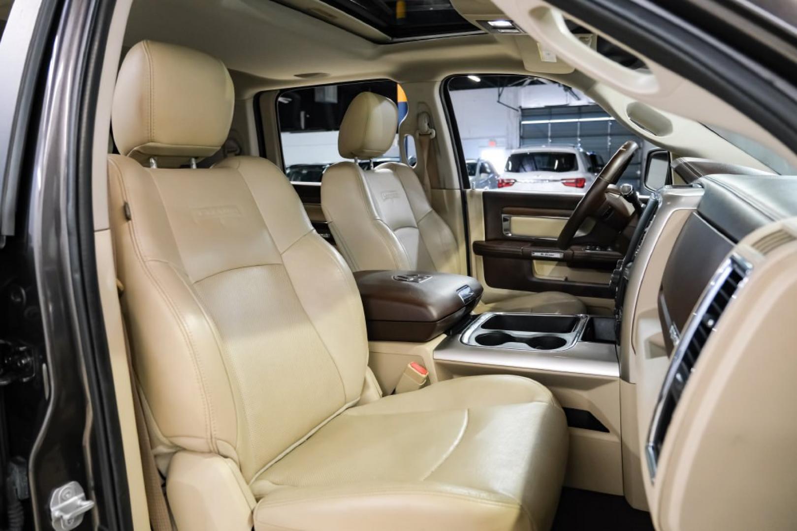 2016 Crystal Metallic /Lt Frost Beige/Brown Ram 2500 Laramie (3C6UR4NJ8GG) with an 6.4L Heavy Duty V8 HEMI w/MDS engine, Automatic transmission, located at 15300 Midway Rd., Addison, TX, 75001, (972) 702-0011, 32.958321, -96.838074- Photo#32