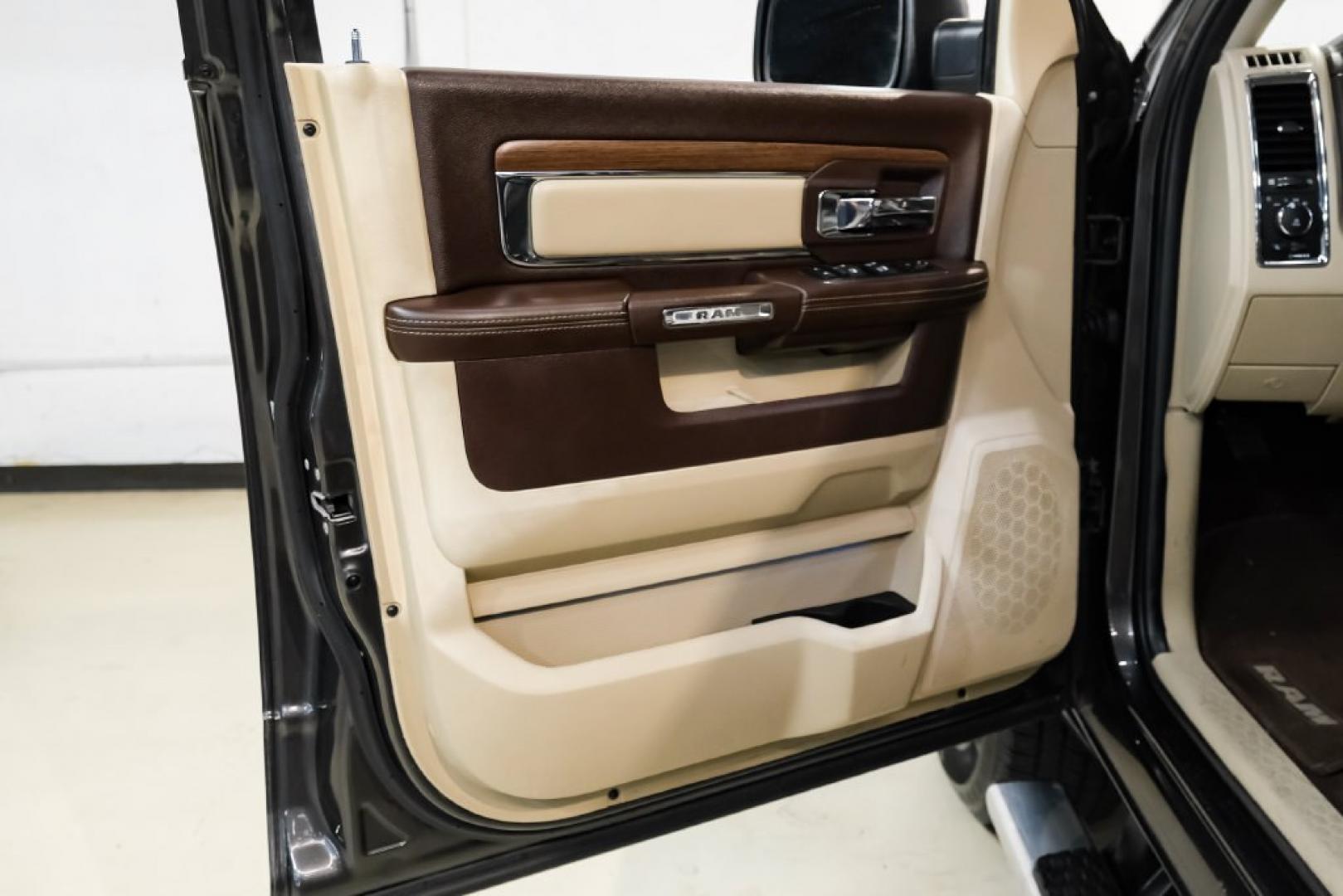 2016 Crystal Metallic /Lt Frost Beige/Brown Ram 2500 Laramie (3C6UR4NJ8GG) with an 6.4L Heavy Duty V8 HEMI w/MDS engine, Automatic transmission, located at 15300 Midway Rd., Addison, TX, 75001, (972) 702-0011, 32.958321, -96.838074- Photo#40