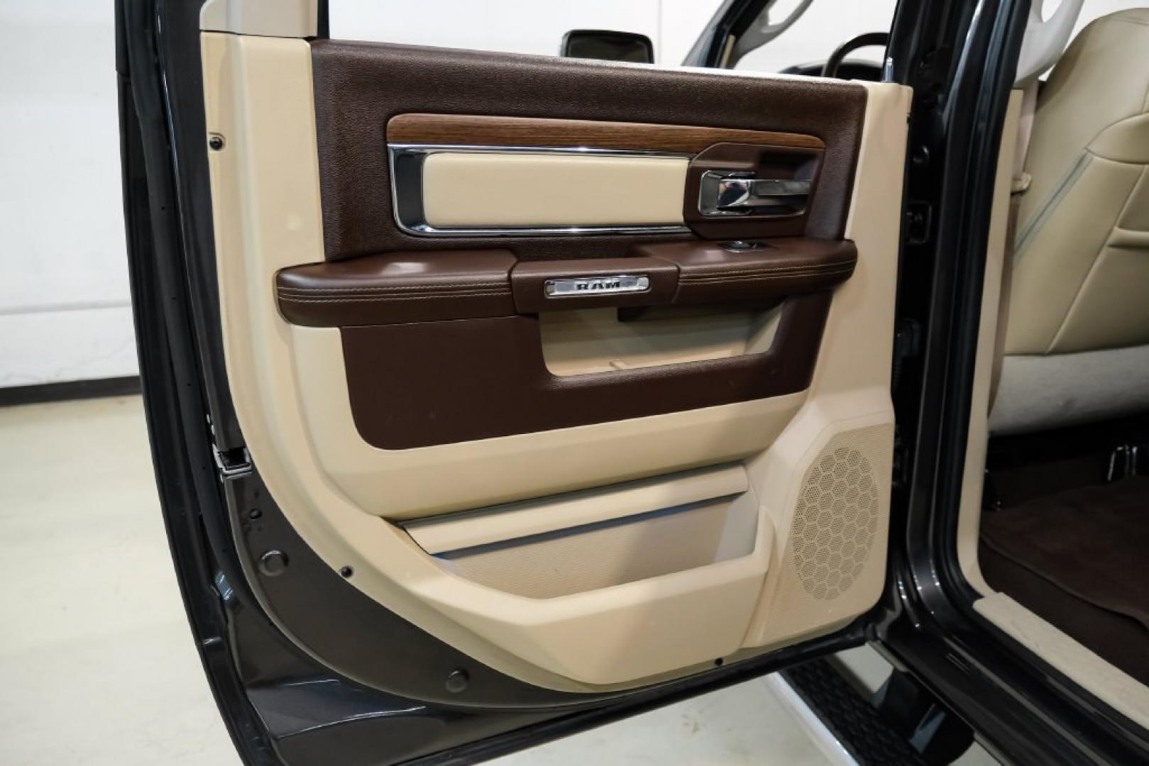 2016 Crystal Metallic /Lt Frost Beige/Brown Ram 2500 Laramie (3C6UR4NJ8GG) with an 6.4L Heavy Duty V8 HEMI w/MDS engine, Automatic transmission, located at 15300 Midway Rd., Addison, TX, 75001, (972) 702-0011, 32.958321, -96.838074- Photo#43