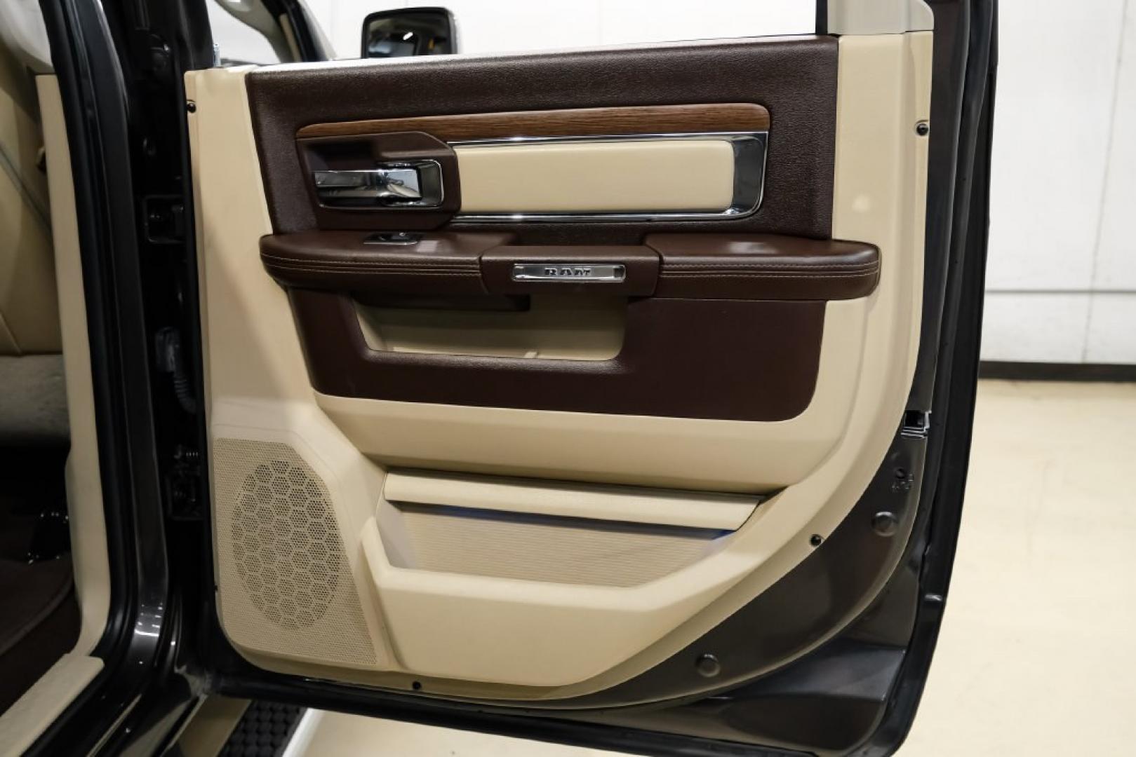 2016 Crystal Metallic /Lt Frost Beige/Brown Ram 2500 Laramie (3C6UR4NJ8GG) with an 6.4L Heavy Duty V8 HEMI w/MDS engine, Automatic transmission, located at 15300 Midway Rd., Addison, TX, 75001, (972) 702-0011, 32.958321, -96.838074- Photo#44