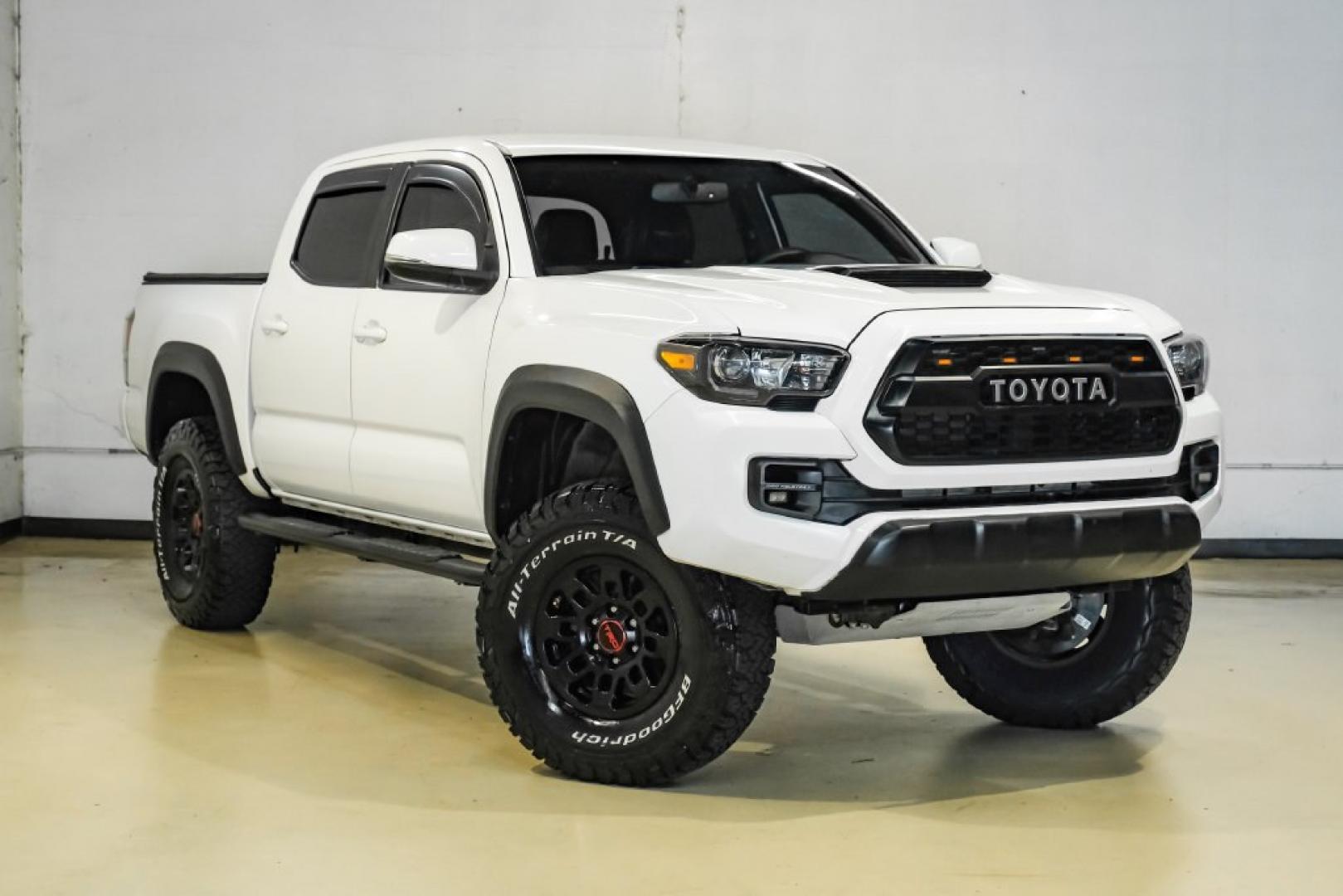 2017 Super White /Black Toyota Tacoma TRD Pro (5TFCZ5AN9HX) with an V6 engine, Automatic transmission, located at 15300 Midway Rd., Addison, TX, 75001, (972) 702-0011, 32.958321, -96.838074- Photo#3