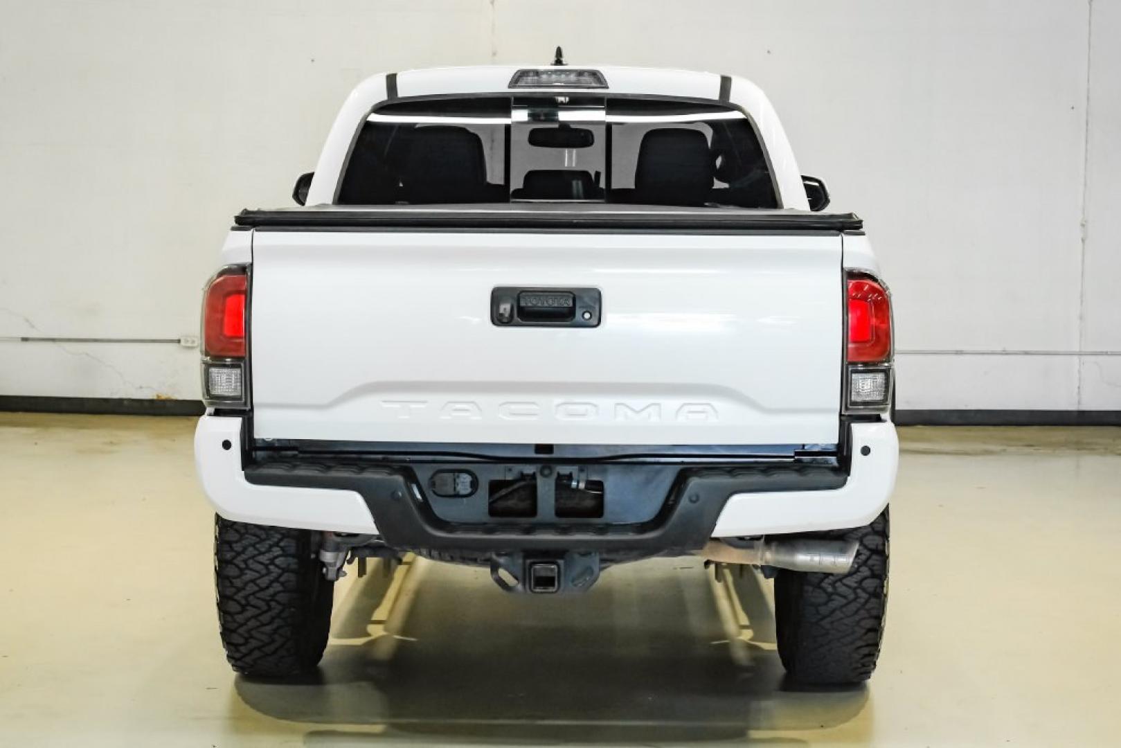2017 Super White /Black Toyota Tacoma TRD Pro (5TFCZ5AN9HX) with an V6 engine, Automatic transmission, located at 15300 Midway Rd., Addison, TX, 75001, (972) 702-0011, 32.958321, -96.838074- Photo#6