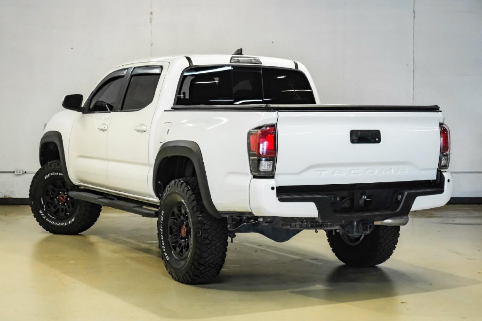 2017 Super White /Black Toyota Tacoma TRD Pro (5TFCZ5AN9HX) with an V6 engine, Automatic transmission, located at 15300 Midway Rd., Addison, TX, 75001, (972) 702-0011, 32.958321, -96.838074- Photo#7