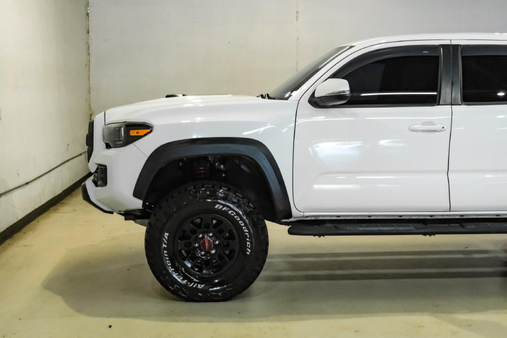 2017 Super White /Black Toyota Tacoma TRD Pro (5TFCZ5AN9HX) with an V6 engine, Automatic transmission, located at 15300 Midway Rd., Addison, TX, 75001, (972) 702-0011, 32.958321, -96.838074- Photo#9