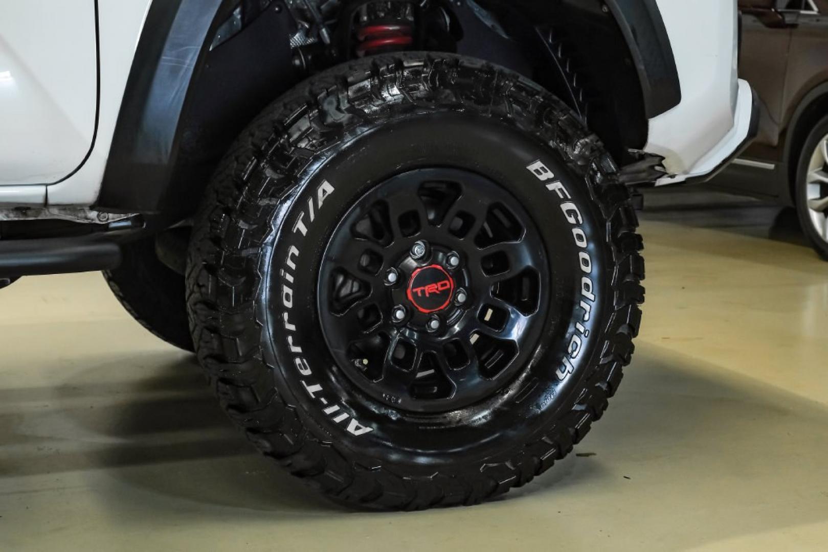 2017 Super White /Black Toyota Tacoma TRD Pro (5TFCZ5AN9HX) with an V6 engine, Automatic transmission, located at 15300 Midway Rd., Addison, TX, 75001, (972) 702-0011, 32.958321, -96.838074- Photo#46