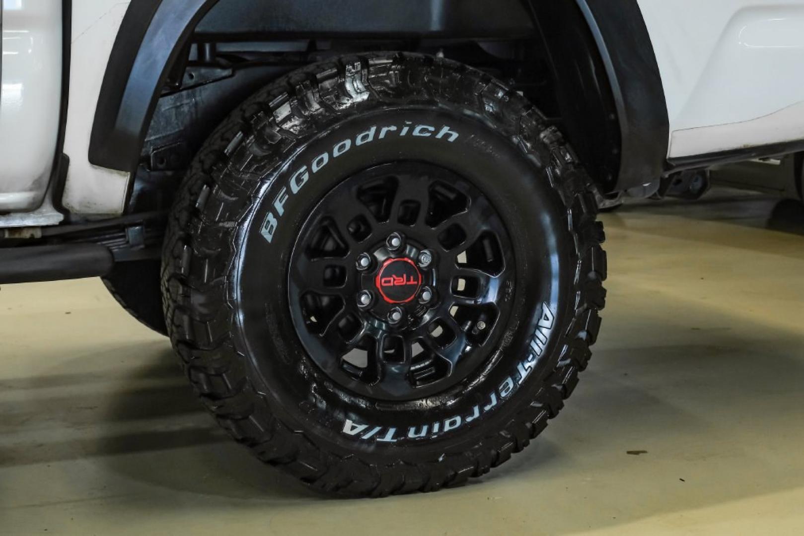 2017 Super White /Black Toyota Tacoma TRD Pro (5TFCZ5AN9HX) with an V6 engine, Automatic transmission, located at 15300 Midway Rd., Addison, TX, 75001, (972) 702-0011, 32.958321, -96.838074- Photo#48